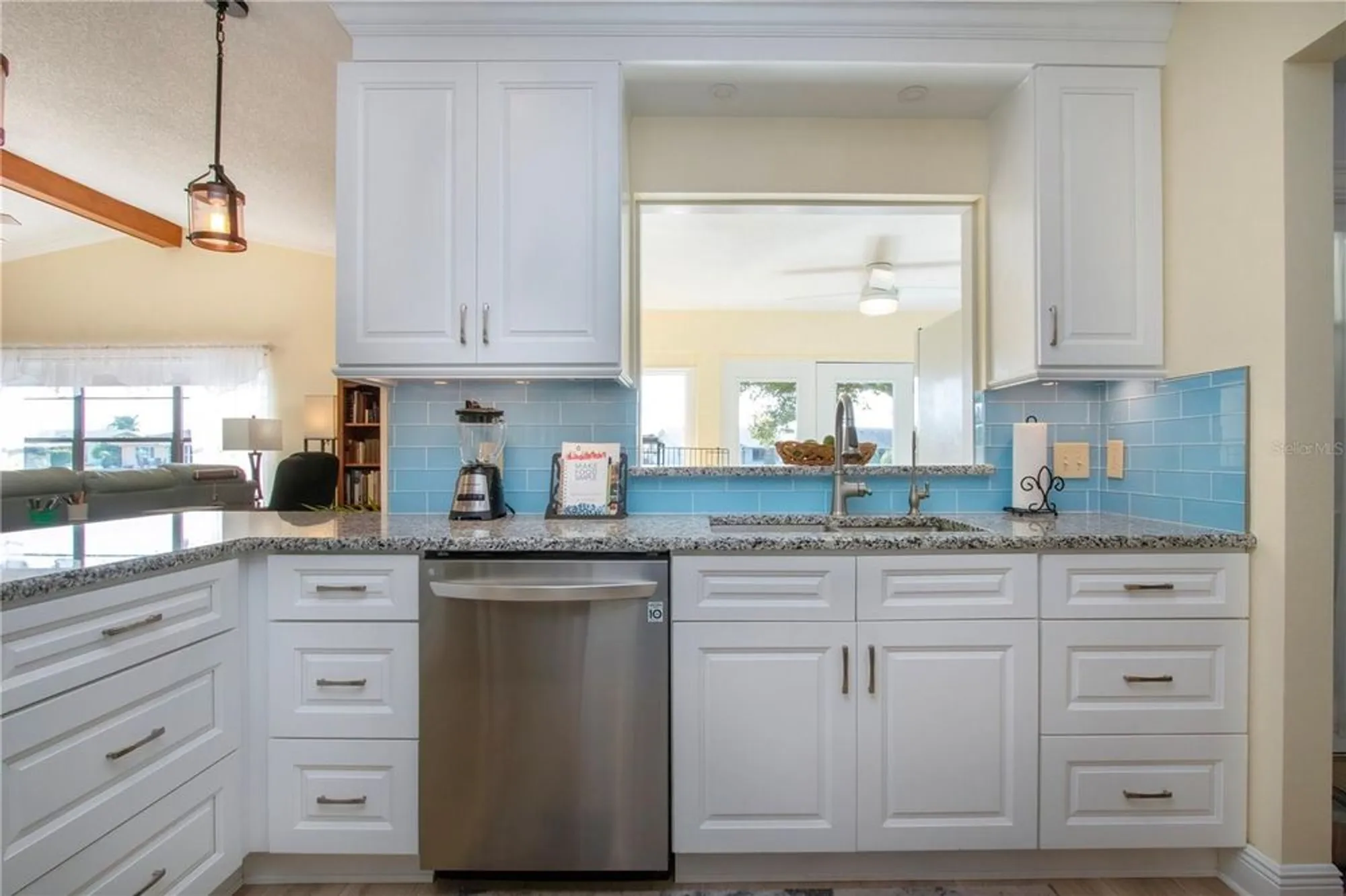 Property Slideshow image 22 of 69 | 2016 east view dr, Sun City Center, FL, 33573