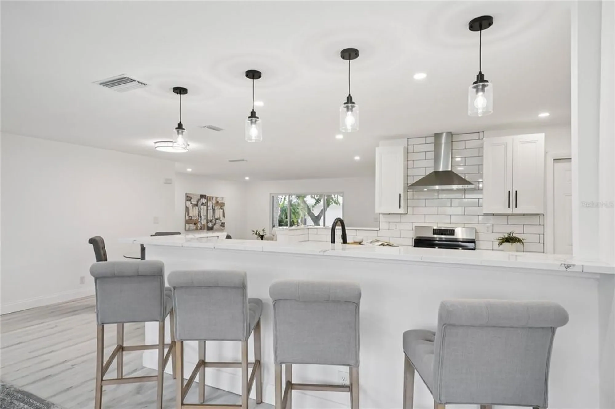 Property Slideshow image 7 of 58 | 9218 39th ln, Pinellas Park, FL, 33782