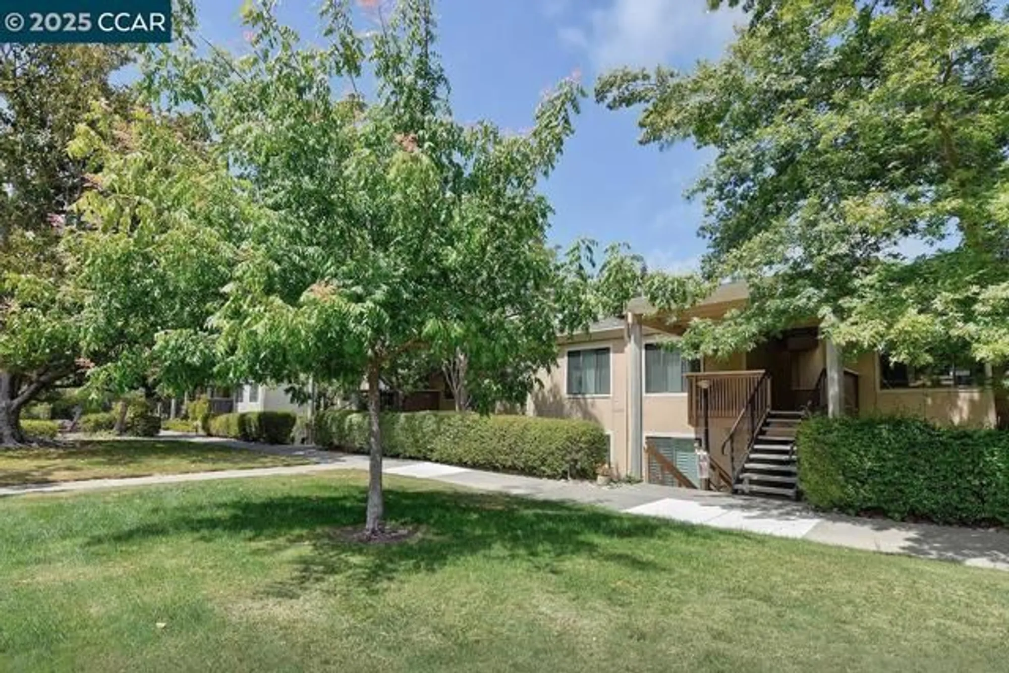 Property Slideshow image 2 of 43 | 1427 rockledge ln apt 5, Walnut Creek, CA, 94595