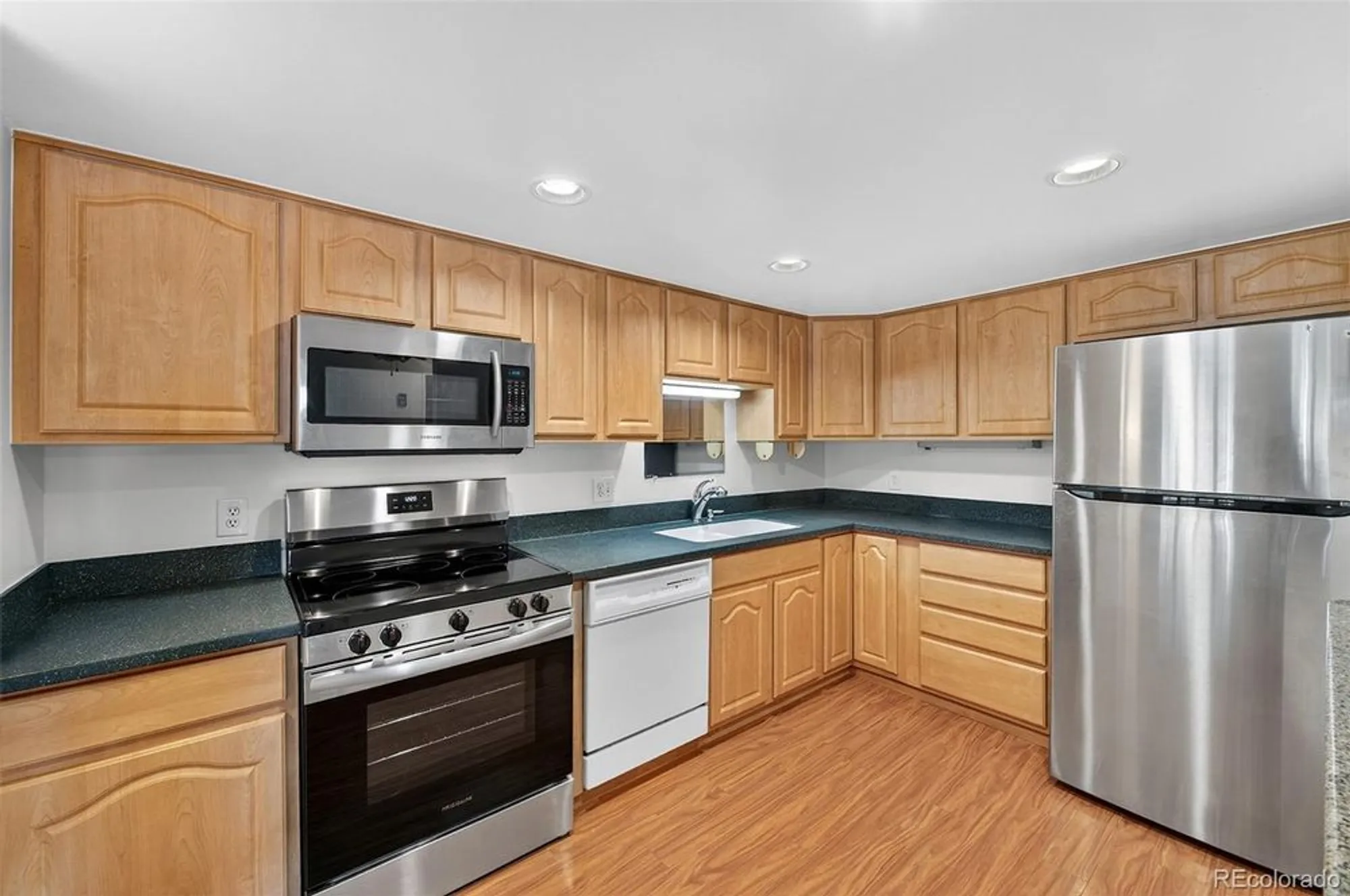 Property Slideshow image 9 of 41 | 13691 e marina dr 412, Aurora, CO, 80014