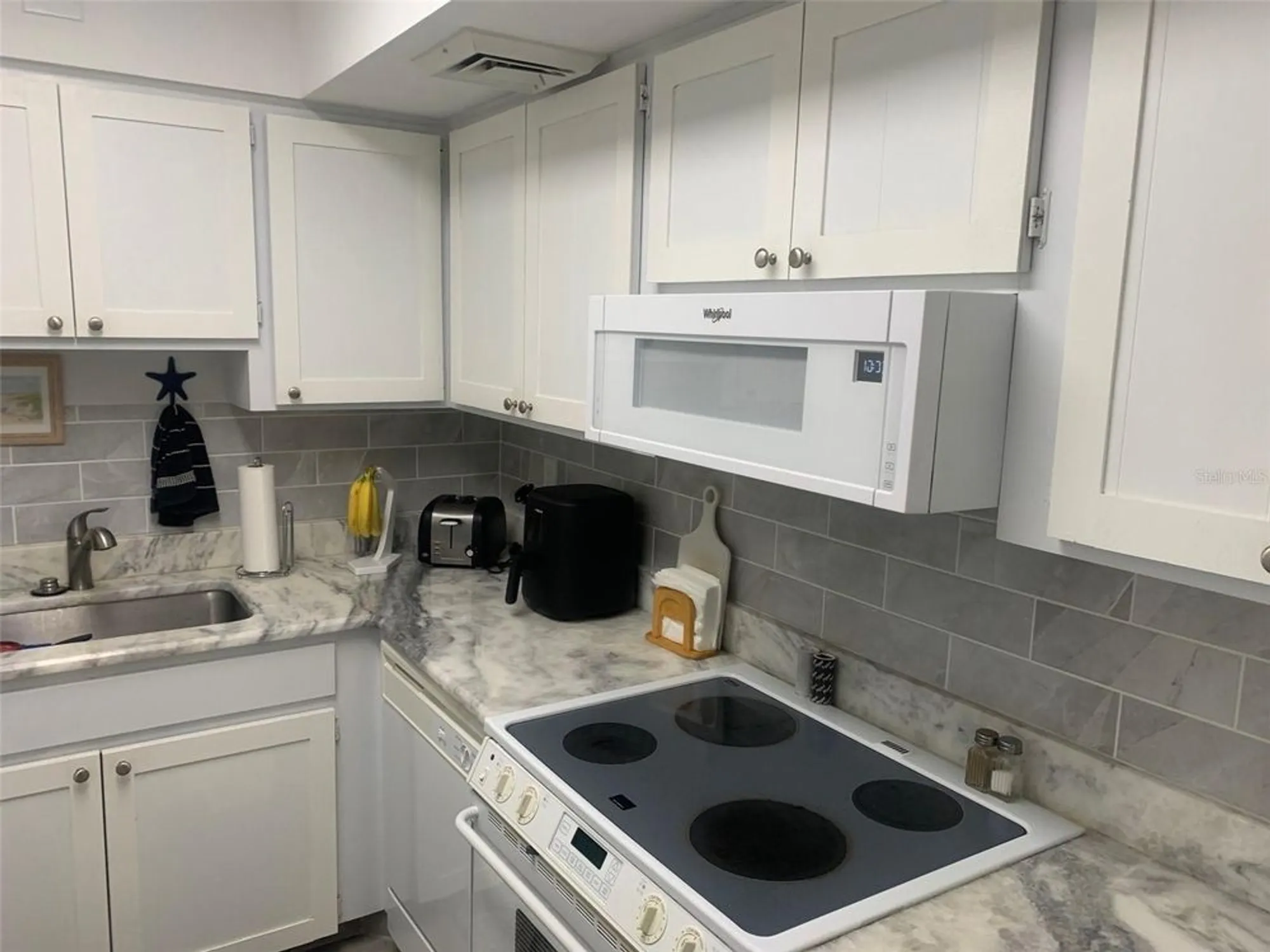 Property Slideshow image 11 of 15 | 2437 harbor blvd apt 215, Port Charlotte, FL, 33952