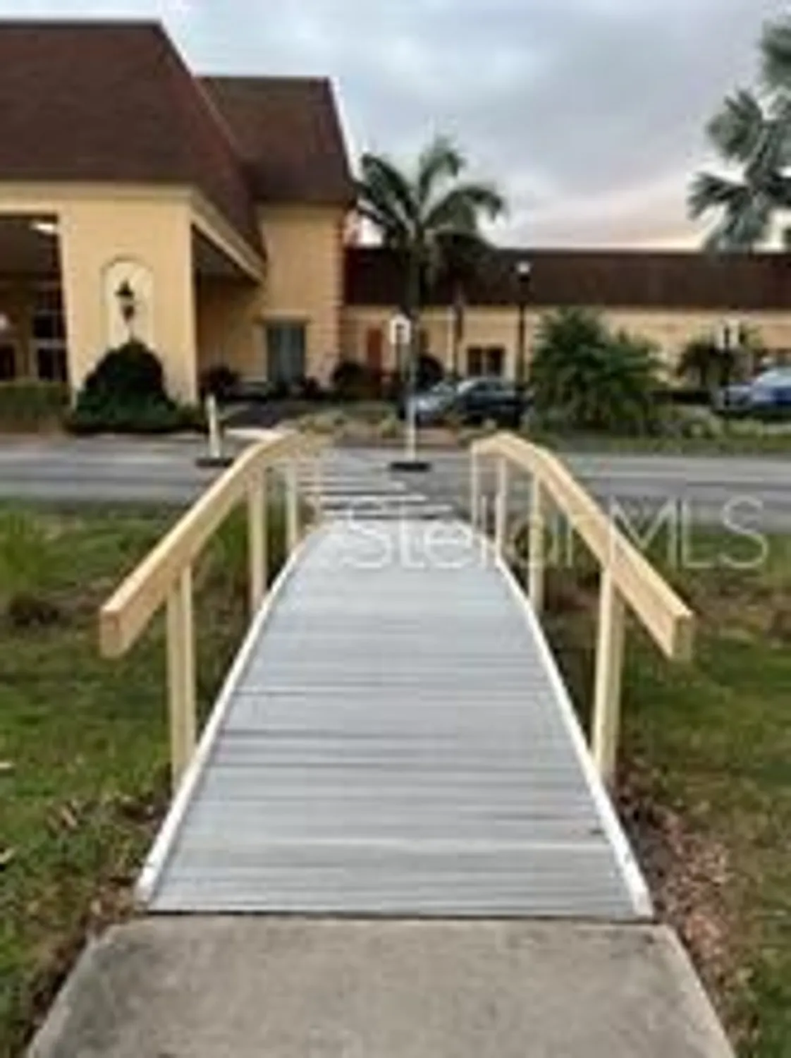 Property Slideshow image 32 of 50 | 401 dorchester pl apt 62, Sun City Center, FL, 33573