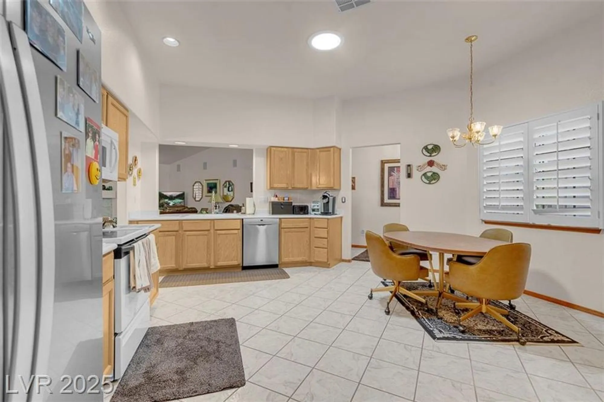 Property Slideshow image 12 of 46 | 5204 rim view ln, Las Vegas, NV, 89130