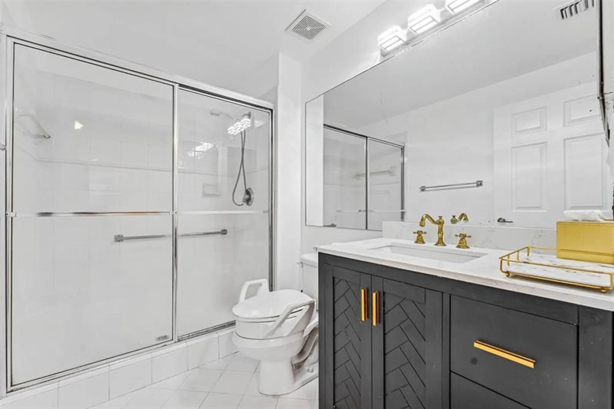 Property Slideshow image 11 of 17 | 7647 southampton ter 314, Tamarac, FL, 33321