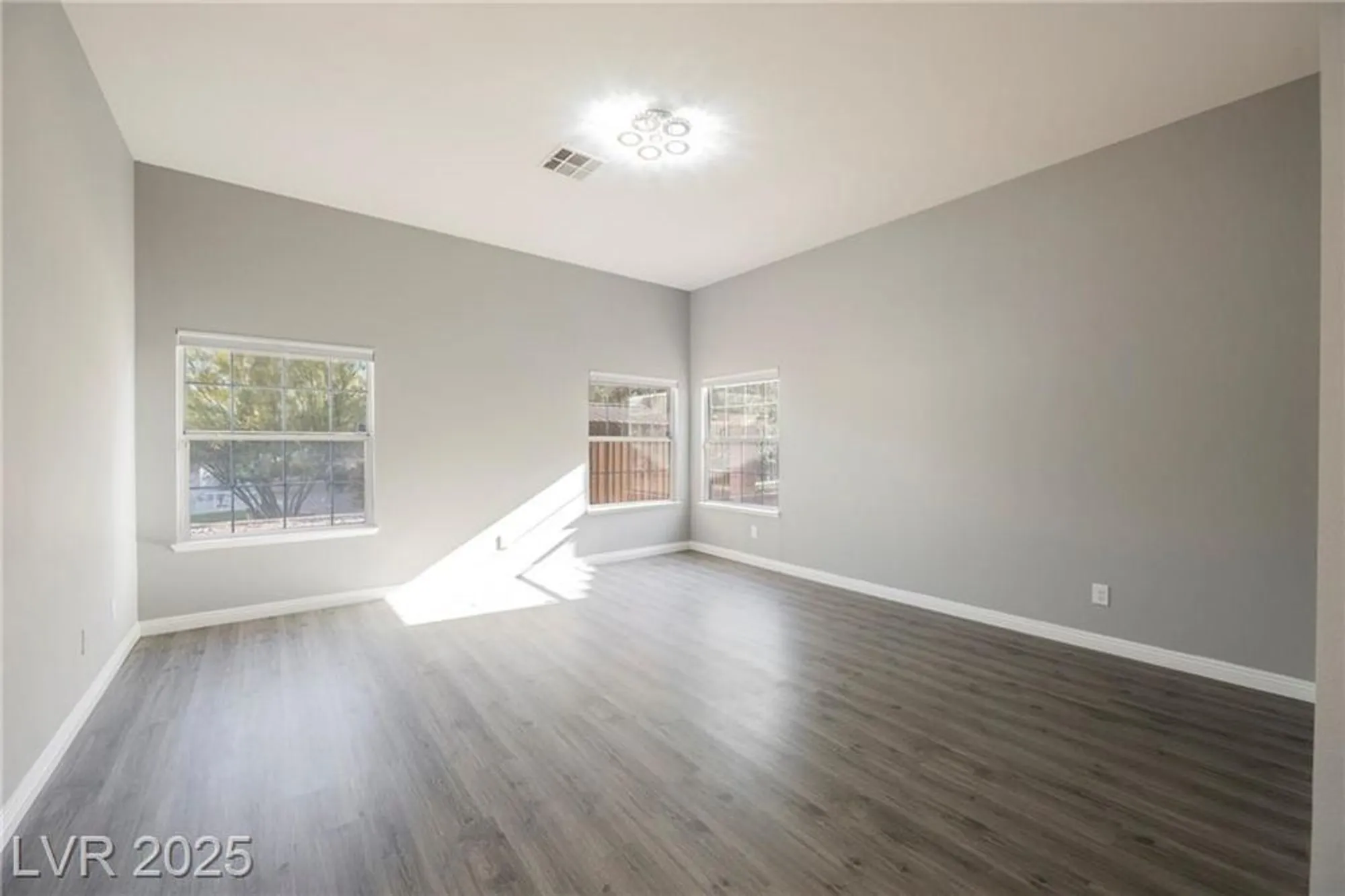 Property Slideshow image 35 of 66 | 5133 burr oak dr, Las Vegas, NV, 89130