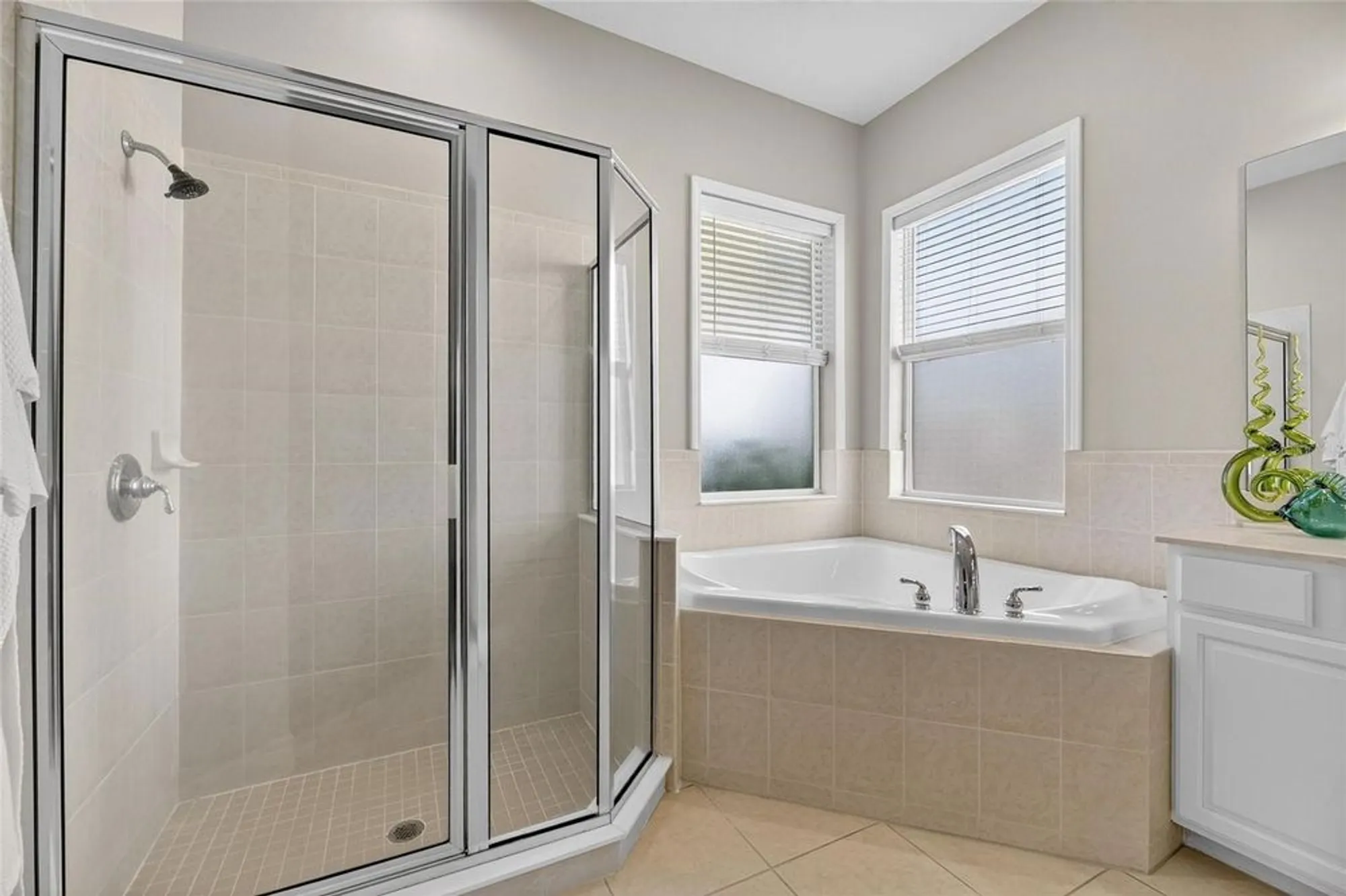 Property Slideshow image 49 of 97 | 413 manns harbor dr, Apollo Beach, FL, 33572
