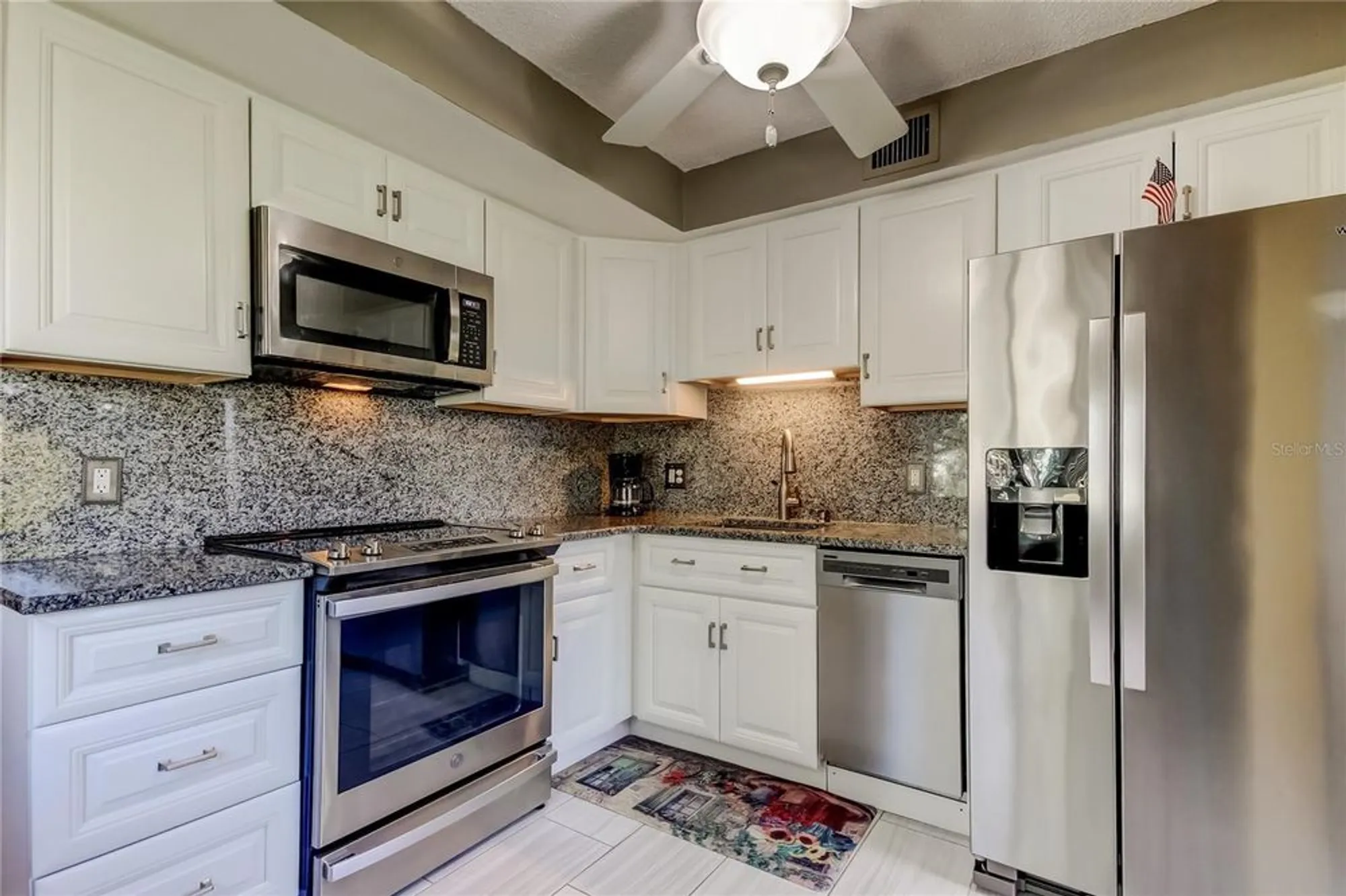 Property Slideshow image 20 of 75 | 2457 ecuadorian way apt 57, Clearwater, FL, 33763
