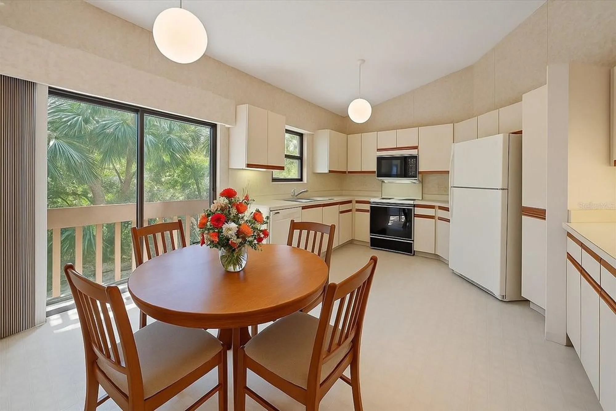 Property Slideshow image 7 of 54 | 1654 starling dr 201, Sarasota, FL, 34231