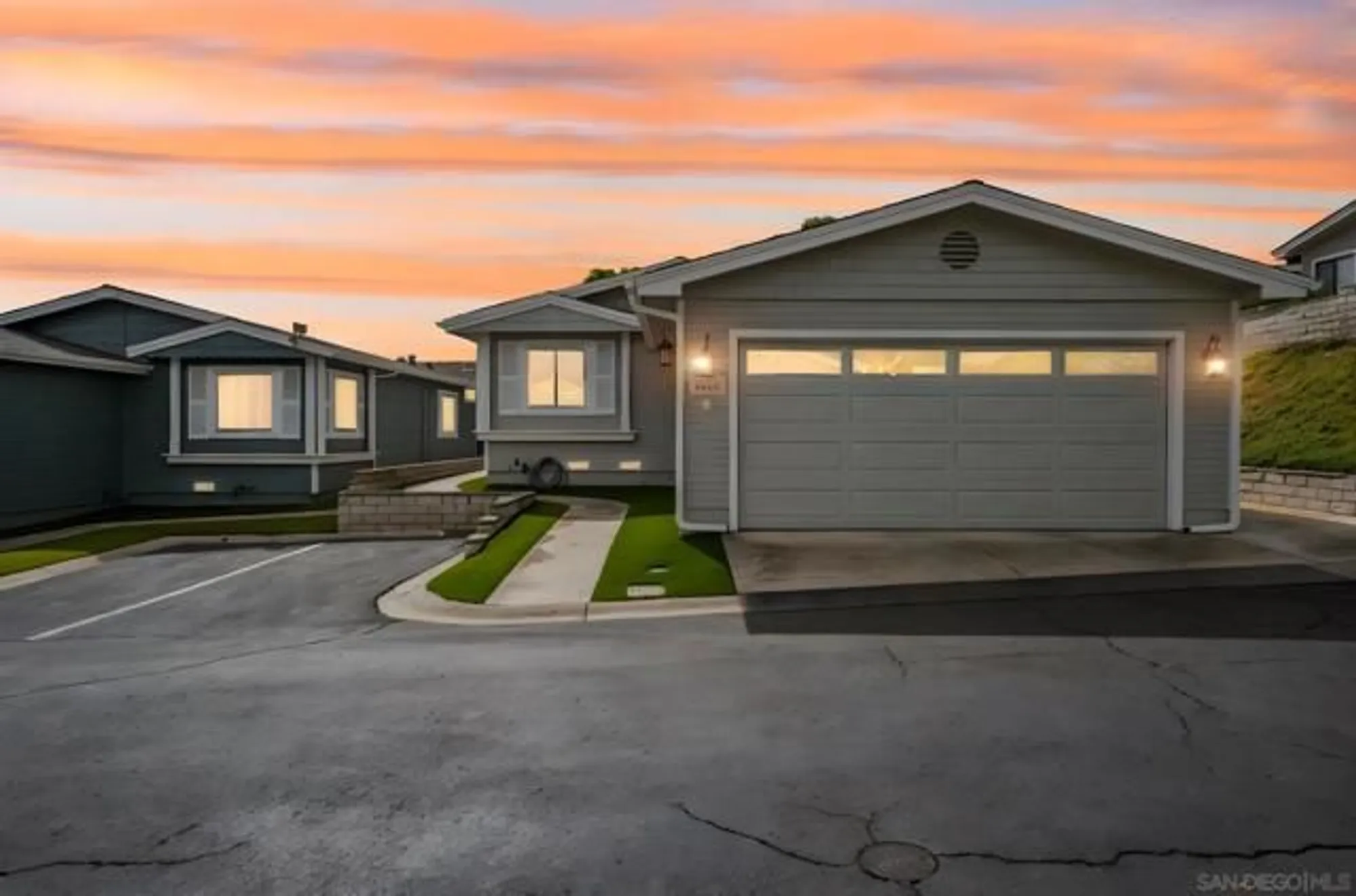 Property Slideshow image 4 of 37 | 4465 topaz ln, Oceanside, CA, 92056