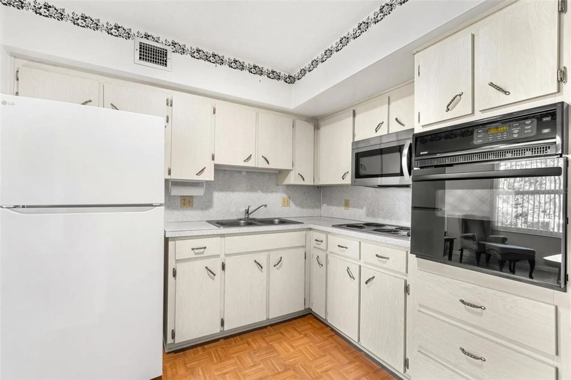 Property Slideshow image 15 of 40 | 2455 finlandia ln 39, Clearwater, FL, 33763