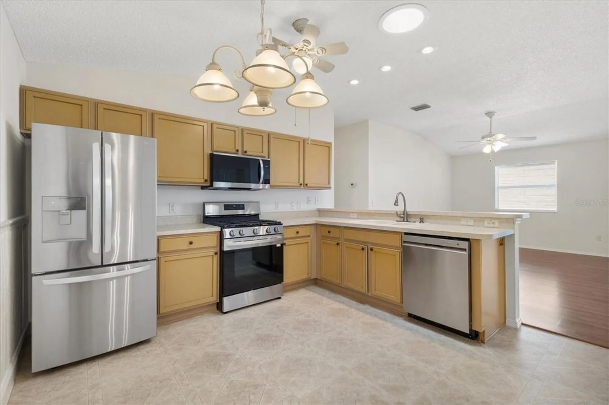 Property Slideshow image 19 of 33 | 428 canterbury ct, The Villages, FL, 32162