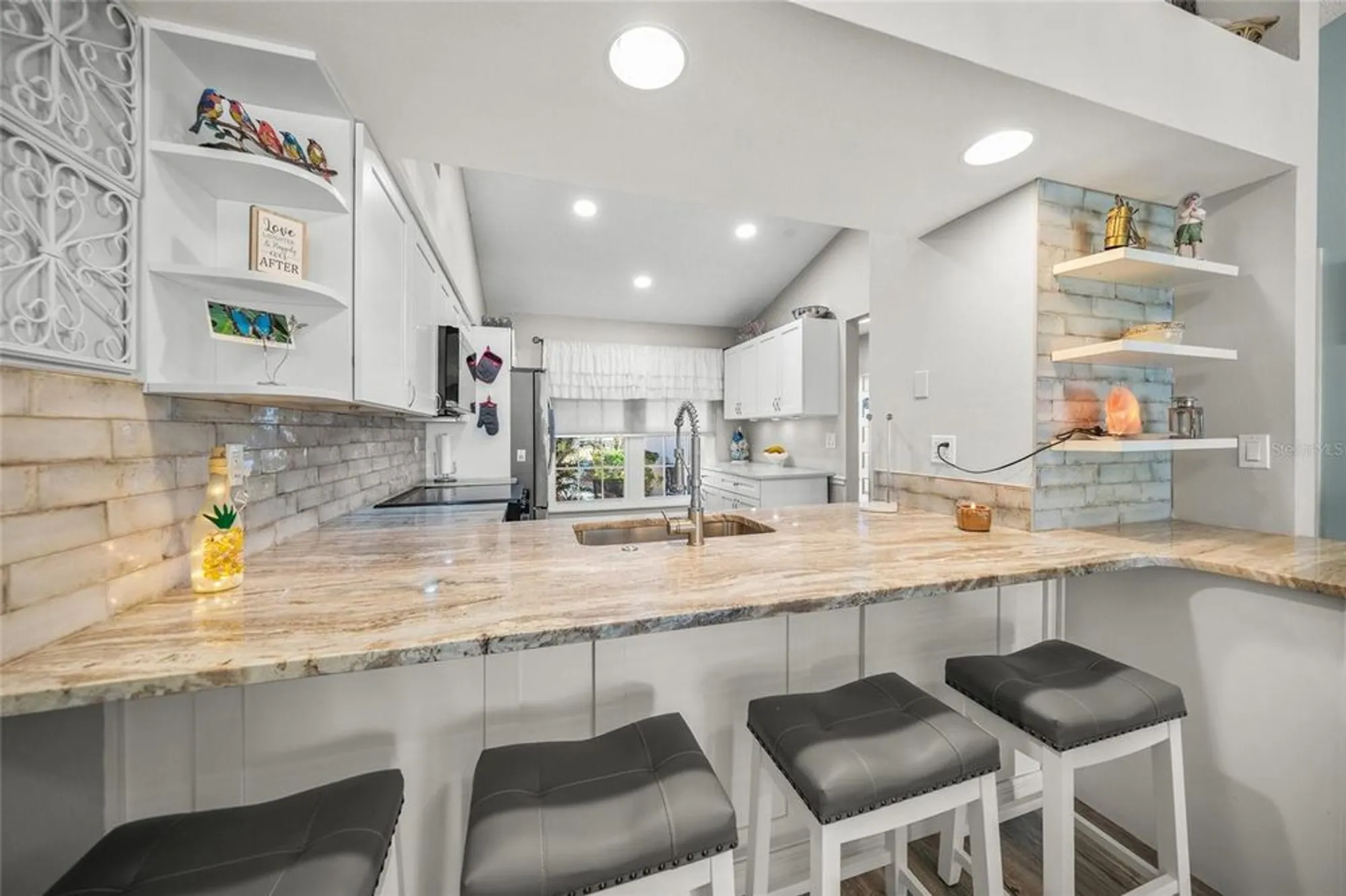 Property Slideshow image 12 of 51 | 5958 clubside dr, Sarasota, FL, 34243