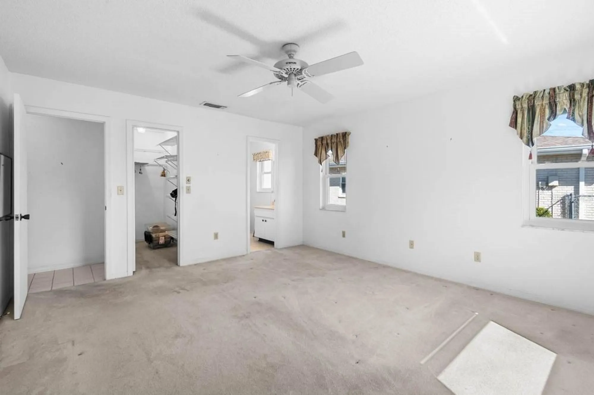 Property Slideshow image 17 of 45 | 606 fort duquesna dr, Sun City Center, FL, 33573