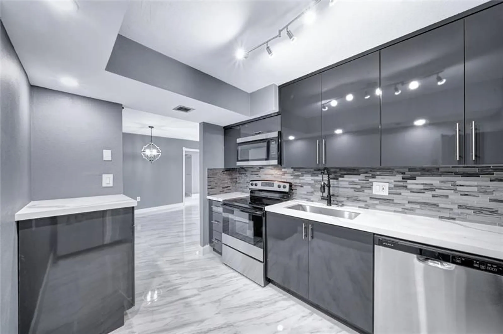 Property Slideshow image 7 of 53 | 1100 saint charles pl 708, Pembroke Pines, FL, 33026