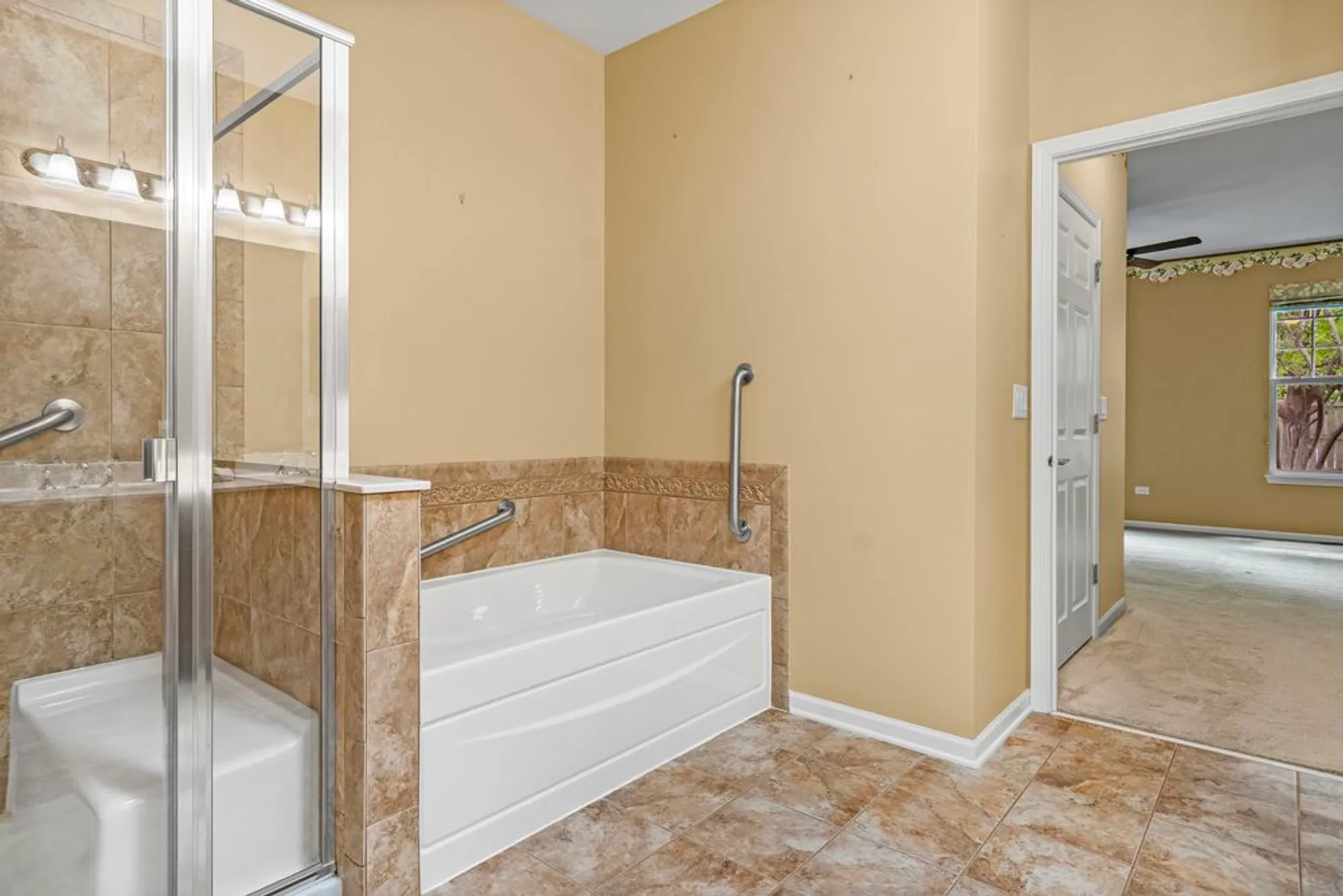 Property Slideshow image 14 of 44 | 2905 normandy cir, Naperville, IL, 60564