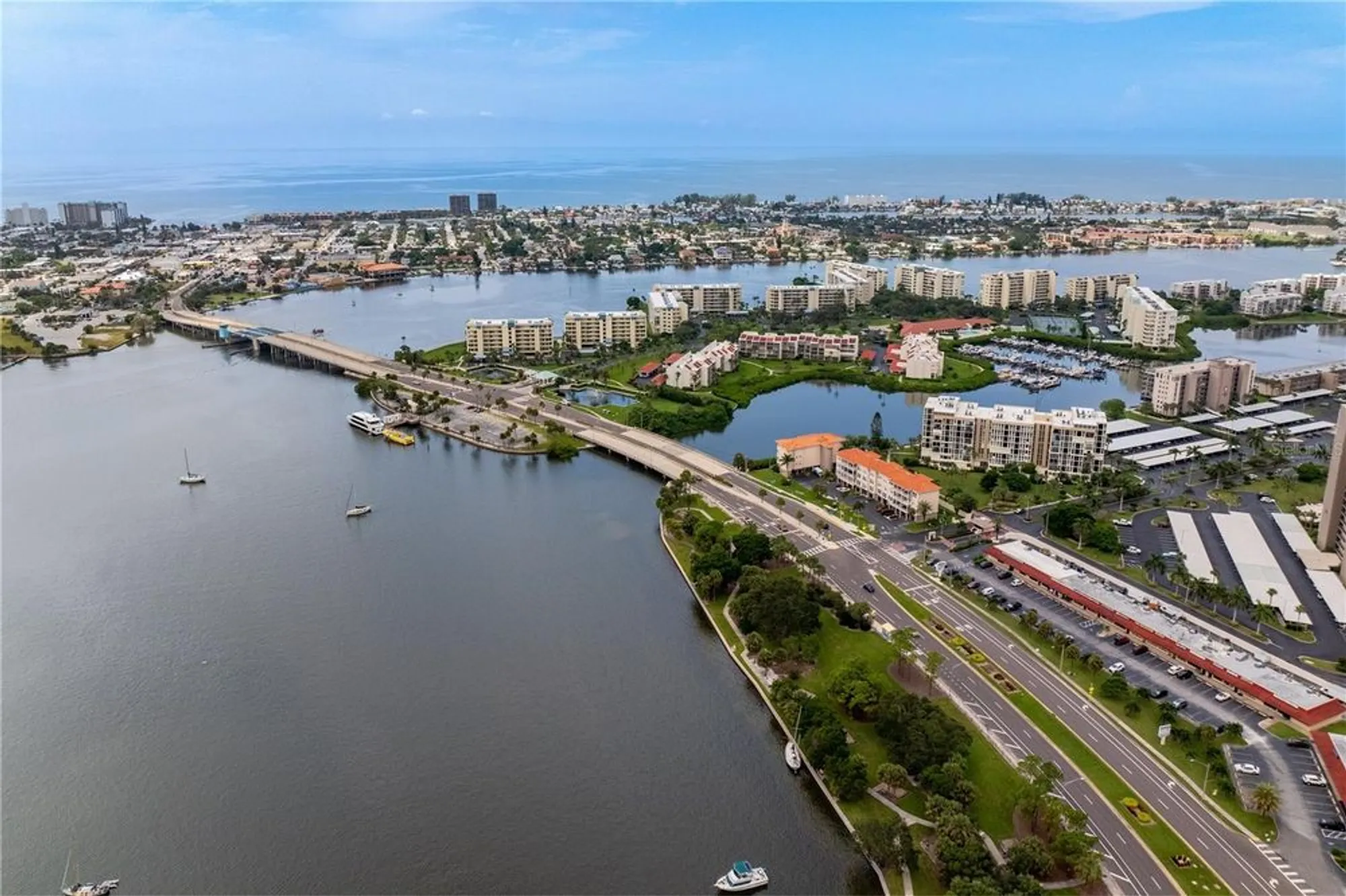 Property Slideshow image 13 of 73 | 7400 sun island dr 407, South Pasadena, FL, 33707