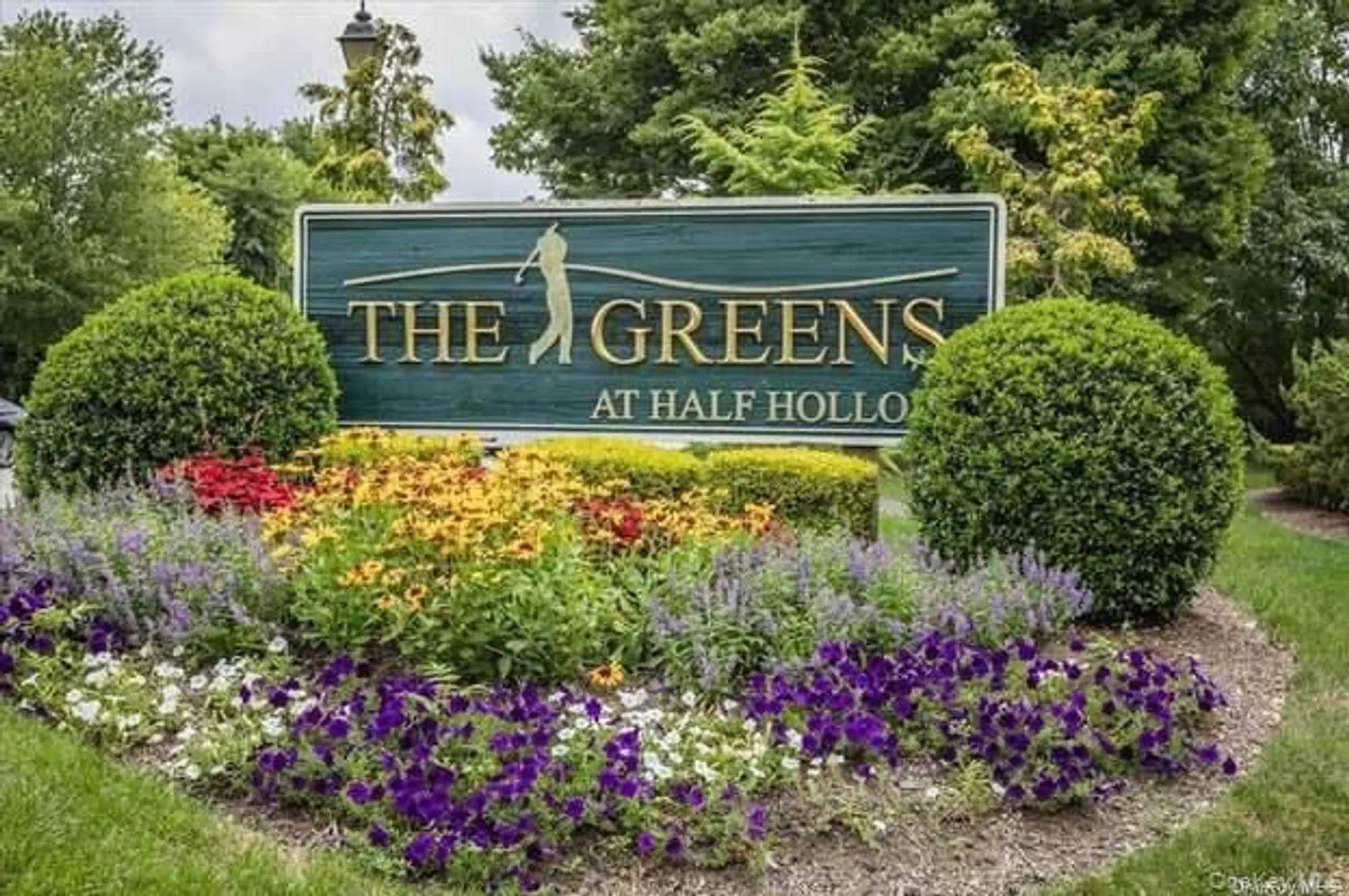 Property Slideshow image 18 of 26 | 911 altessa blvd, Melville, NY, 11747