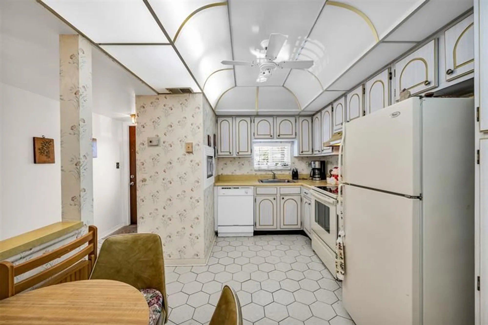 Property Slideshow image 14 of 51 | 9511 n hollybrook lake dr 207, Pembroke Pines, FL, 33025