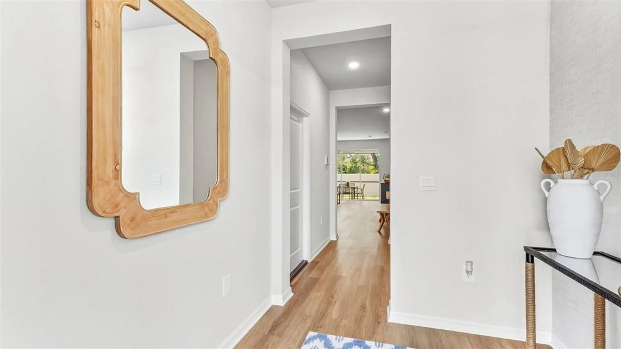 Property Slideshow image 4 of 19 | 1639 bay rd, Sarasota, FL, 34239