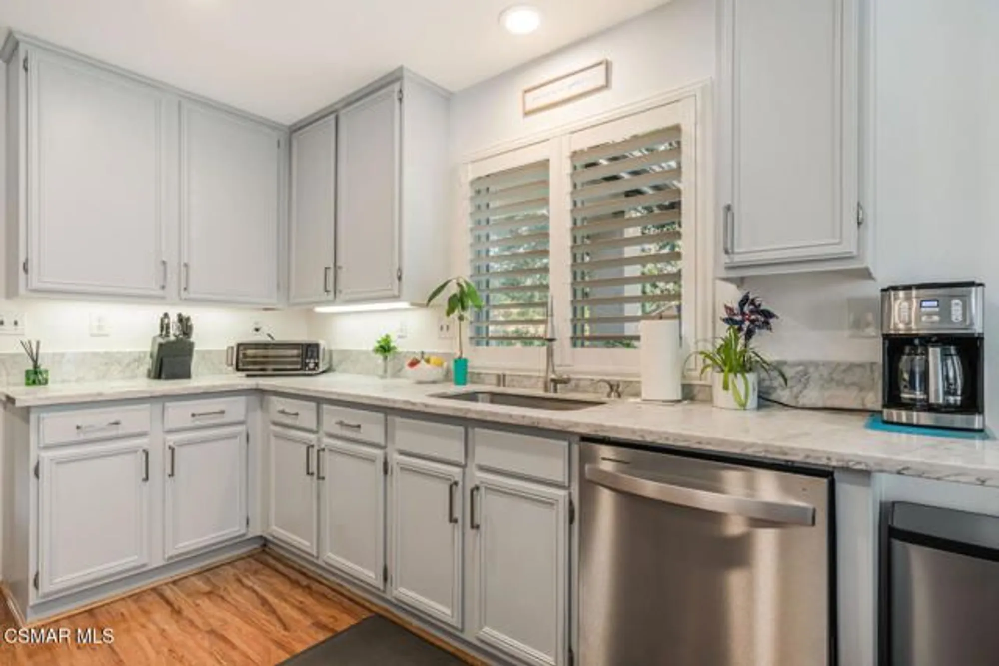 Property Slideshow image 8 of 27 | 2040 freesia ave, Simi Valley, CA, 93063