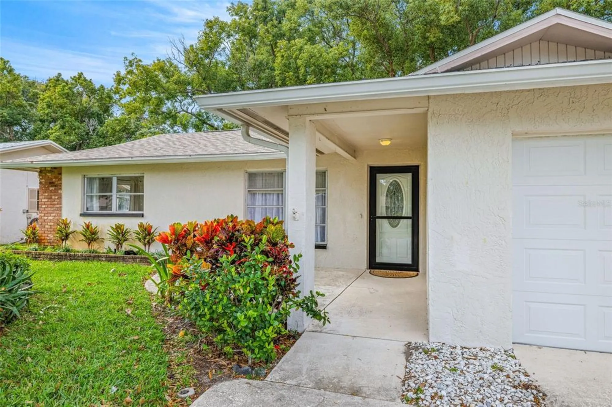 Property Slideshow image 4 of 50 | 142 stafford cir, Palm Harbor, FL, 34684