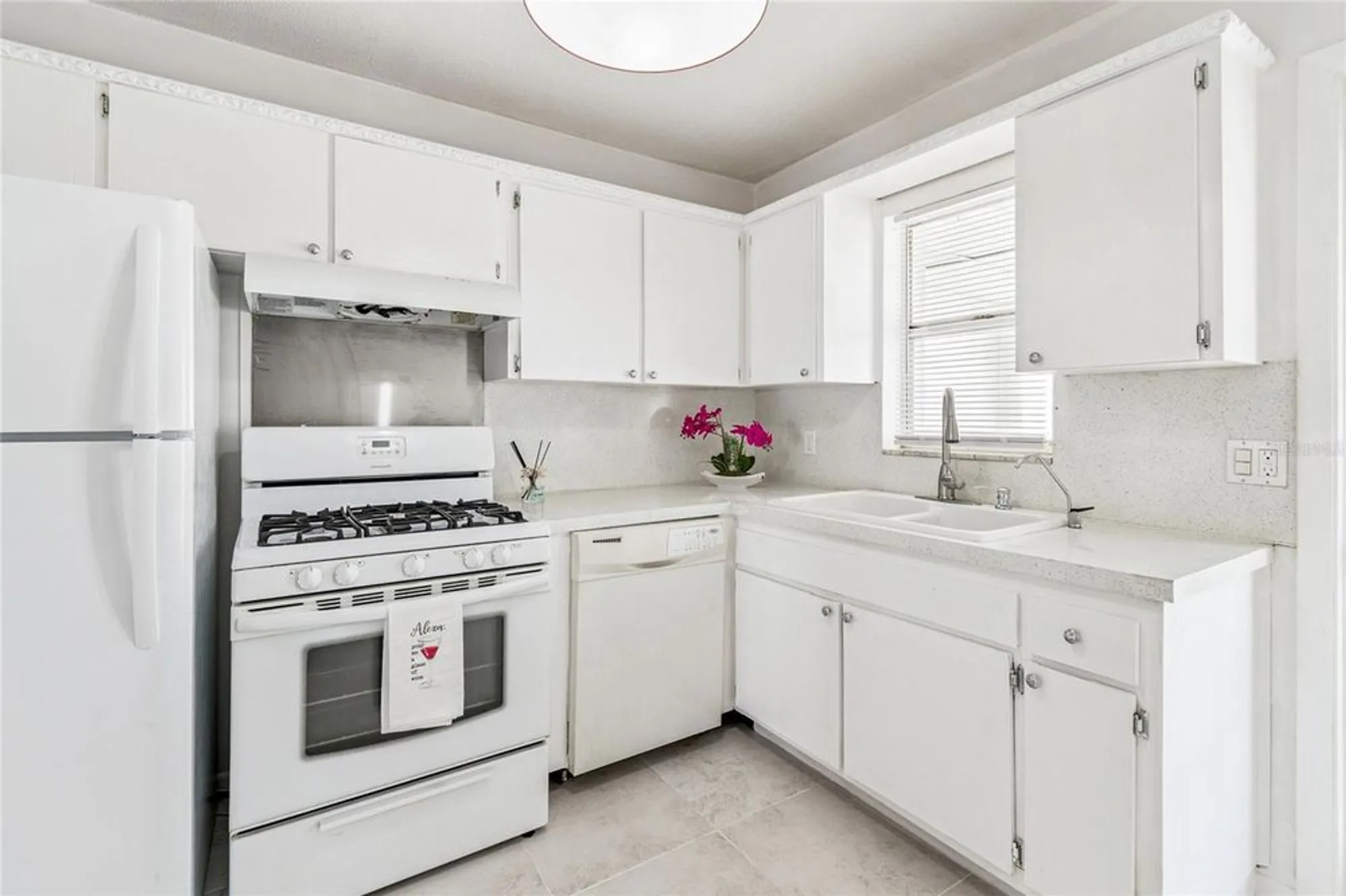 Property Slideshow image 5 of 28 | 5122 iris dr n # 12, Pinellas Park, FL, 33782