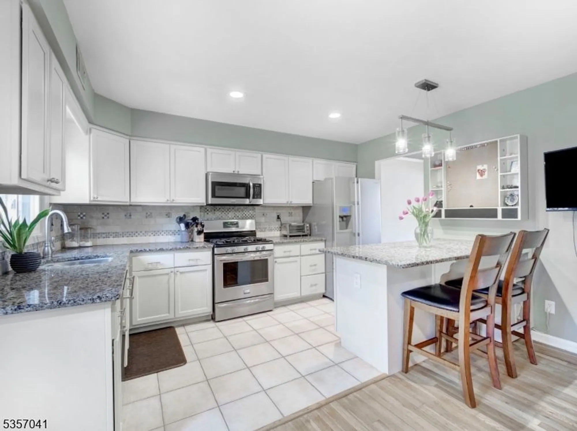 Property Slideshow image 5 of 28 | 77 hampshire dr, Mendham, NJ, 07945