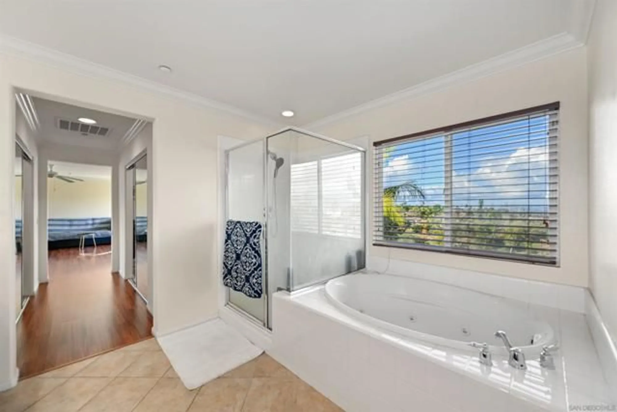 Property Slideshow image 11 of 34 | 10562 aspen gln, Escondido, CA, 92026