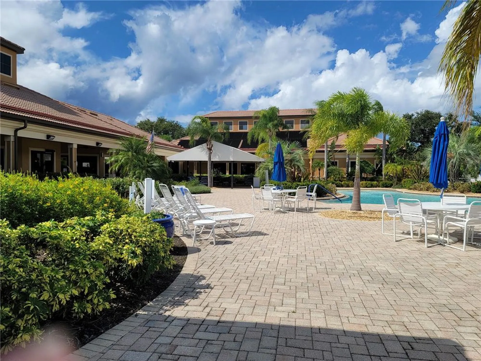 Property Slideshow image 58 of 100 | 303 bluewater falls ct, Apollo Beach, FL, 33572