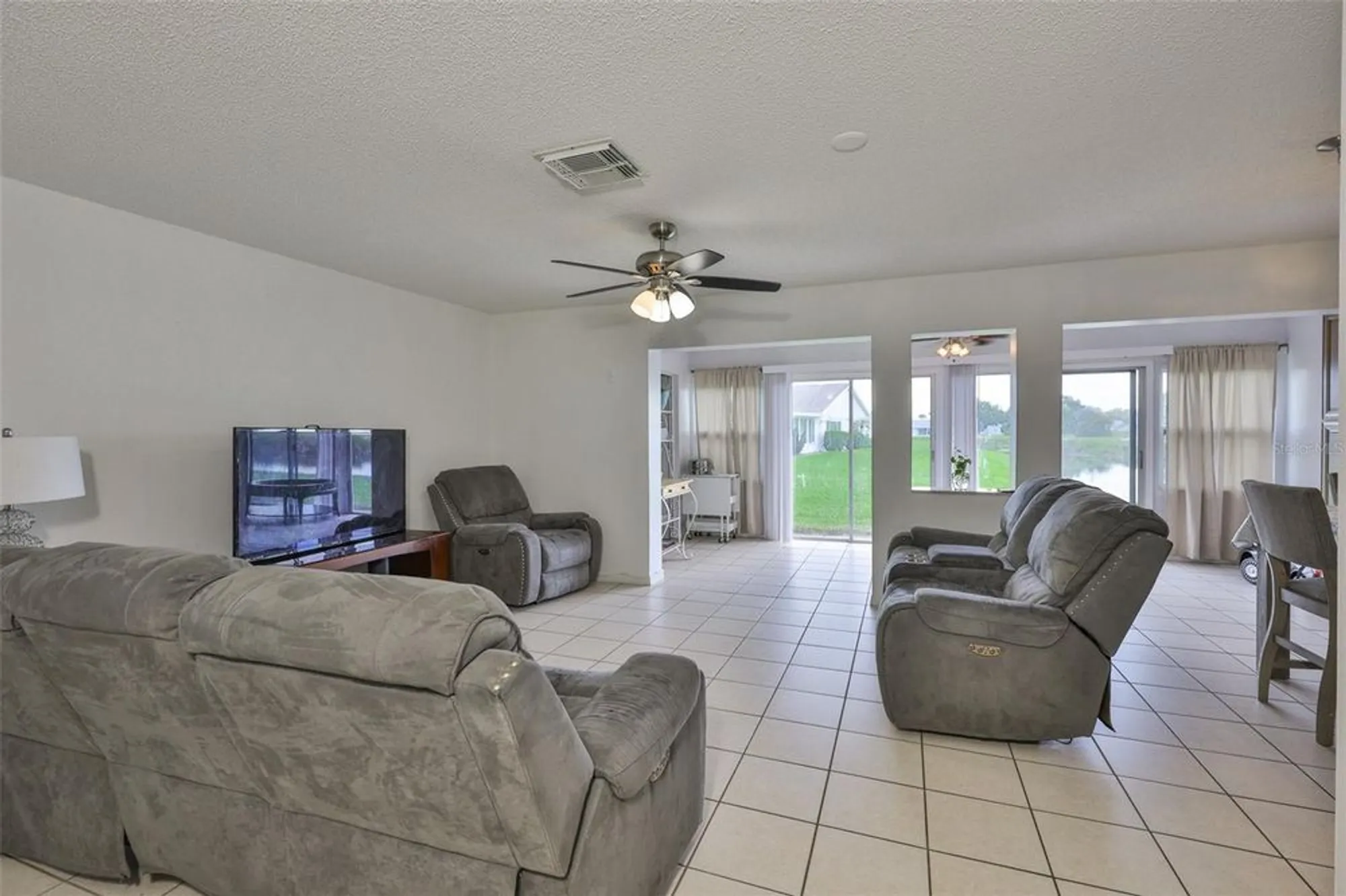 Property Slideshow image 16 of 64 | 2347 gainesborough loop # 2347, Sun City Center, FL, 33573