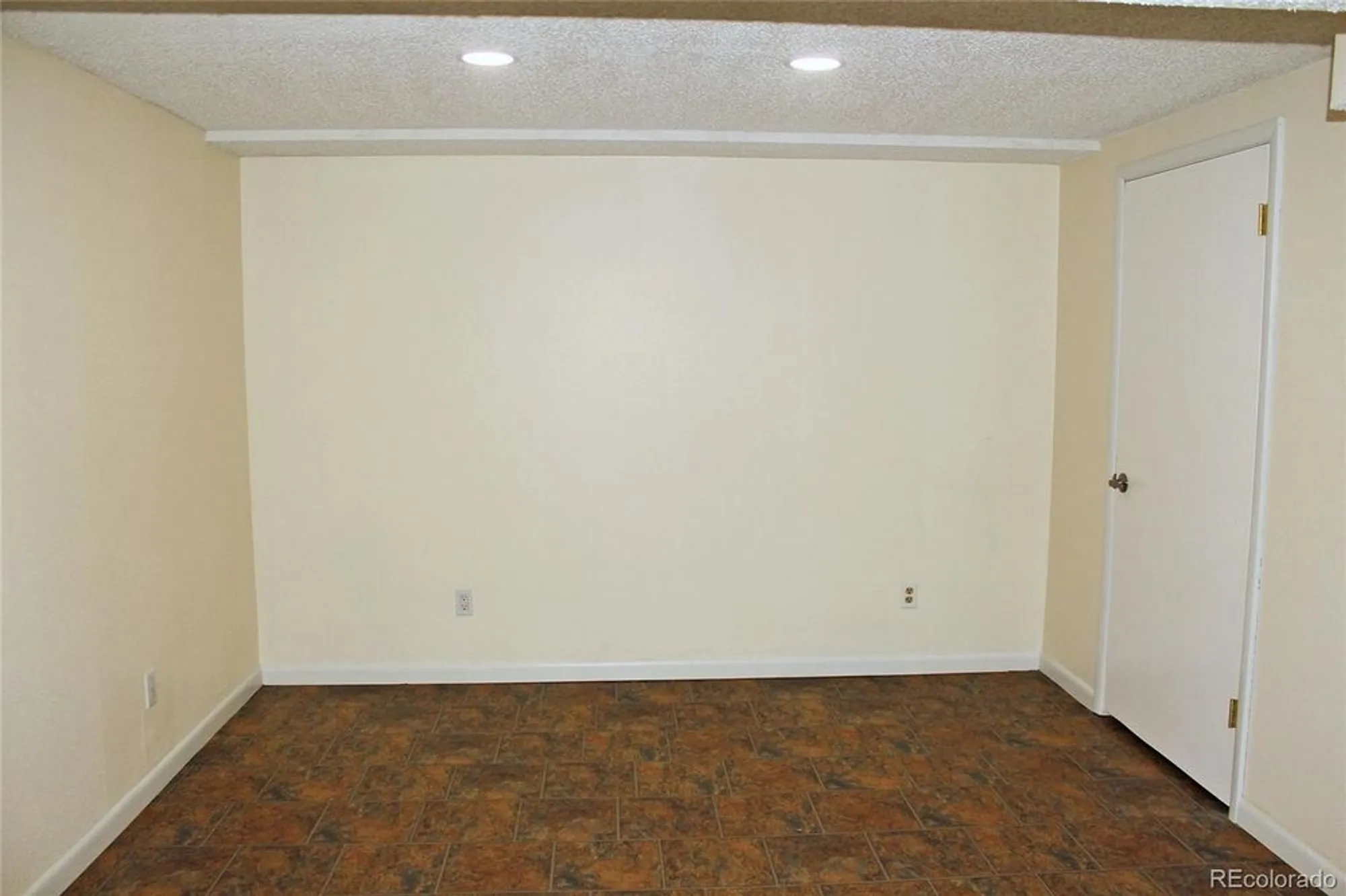 Property Slideshow image 19 of 35 | 2734 s heather gardens way, Aurora, CO, 80014