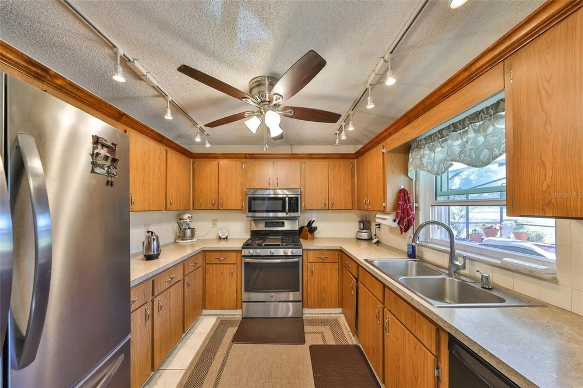 Property Slideshow image 24 of 53 | 672 allegheny dr, Sun City Center, FL, 33573