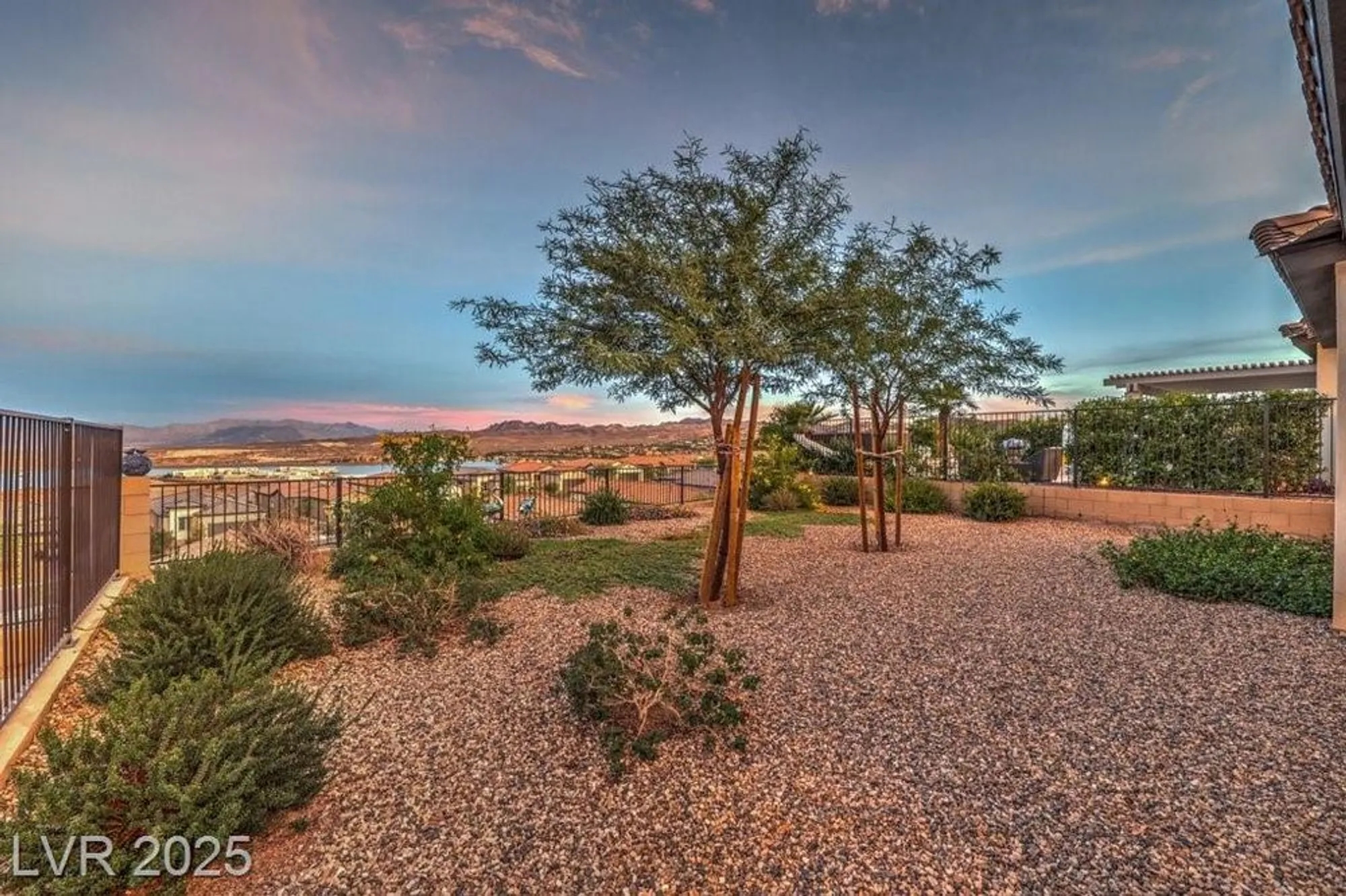 Property Slideshow image 33 of 48 | 70 lake bluff ct, Henderson, NV, 89011
