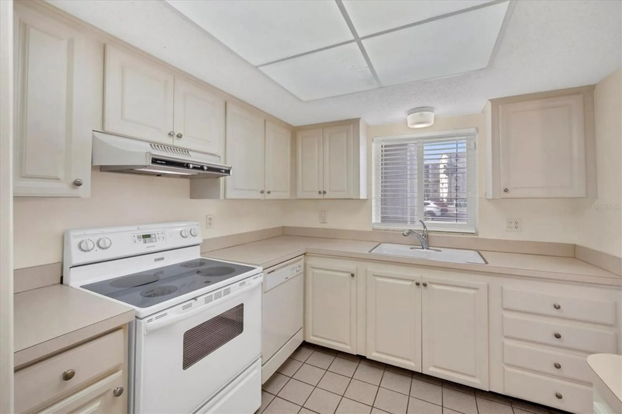Property Slideshow image 10 of 58 | 3521 lake bayshore dr # 101 j, Bradenton, FL, 34205
