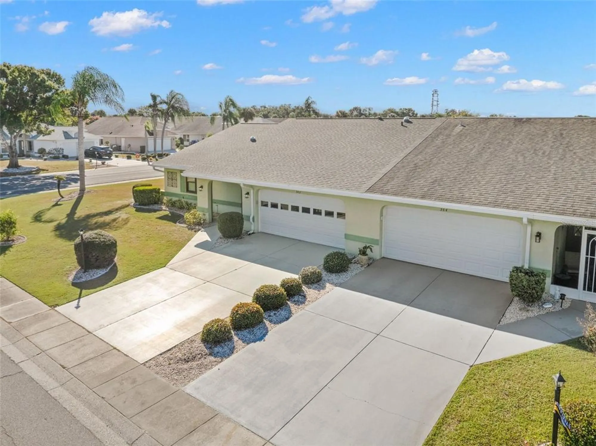 Property Slideshow image 34 of 51 | 302 linger ln, Sun City Center, FL, 33573