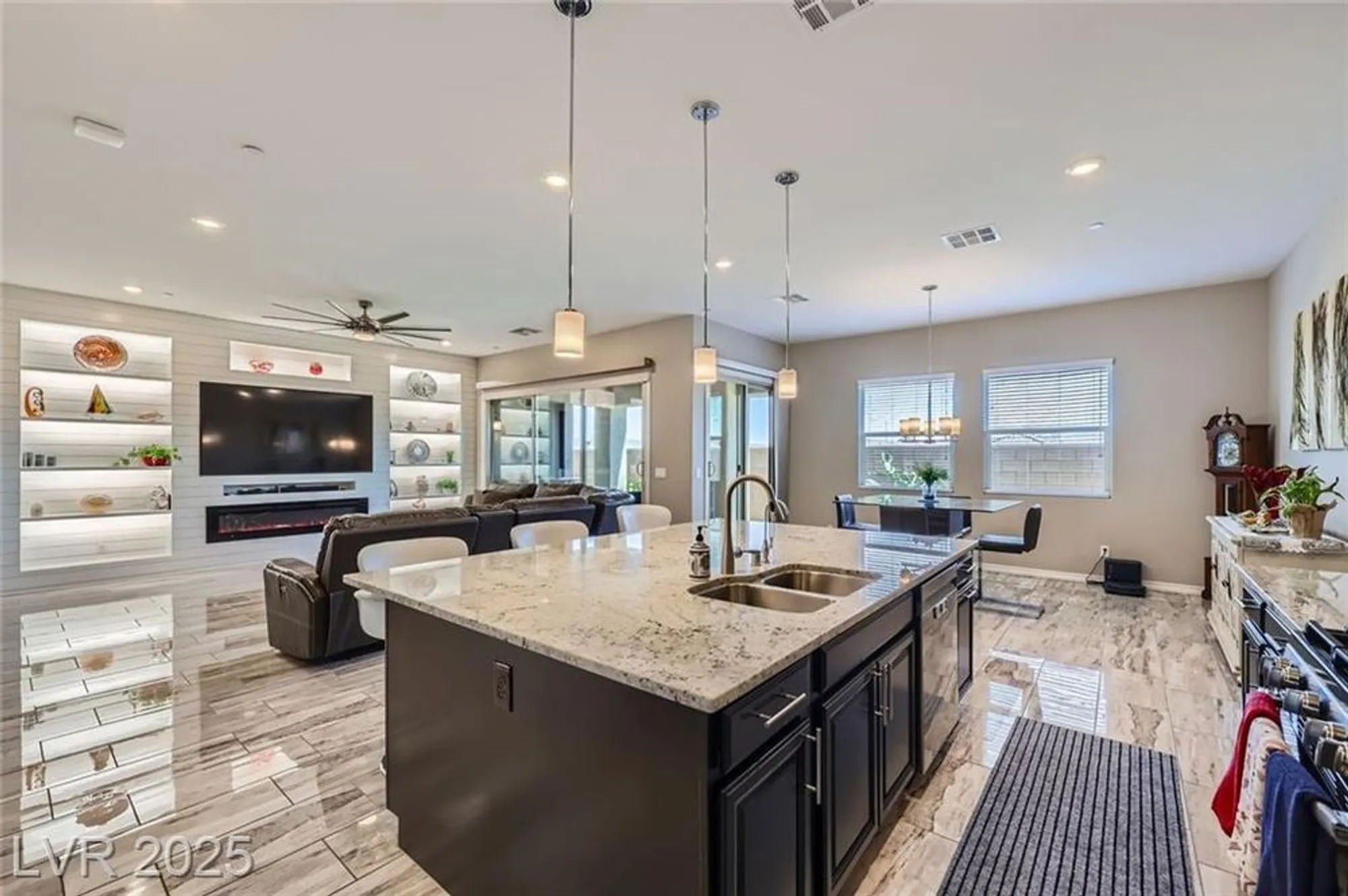 Property Slideshow image 11 of 45 | 800 rosewater dr, Henderson, NV, 89011