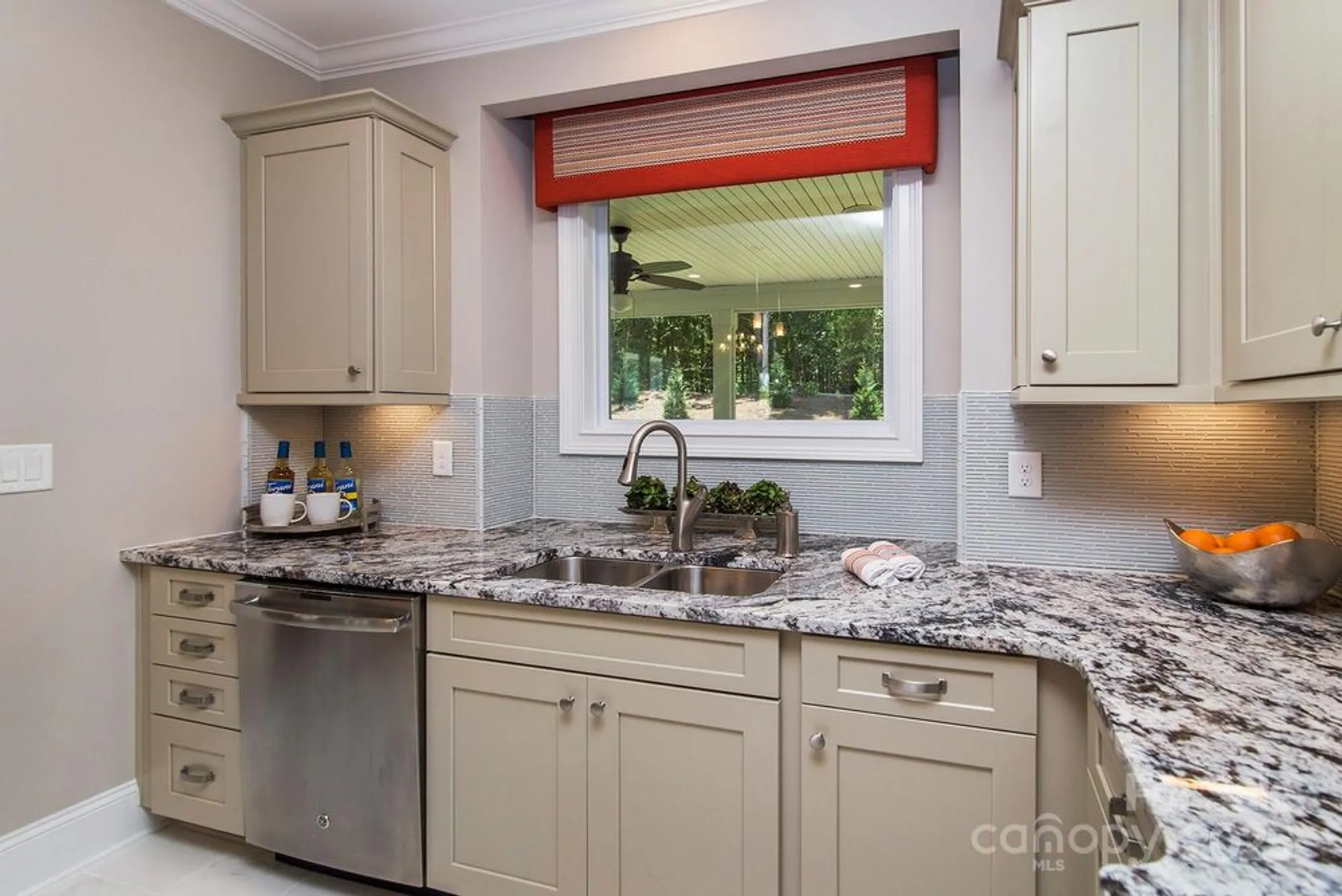 Property Slideshow image 4 of 20 | 8929 silver springs ct, Charlotte, NC, 28215