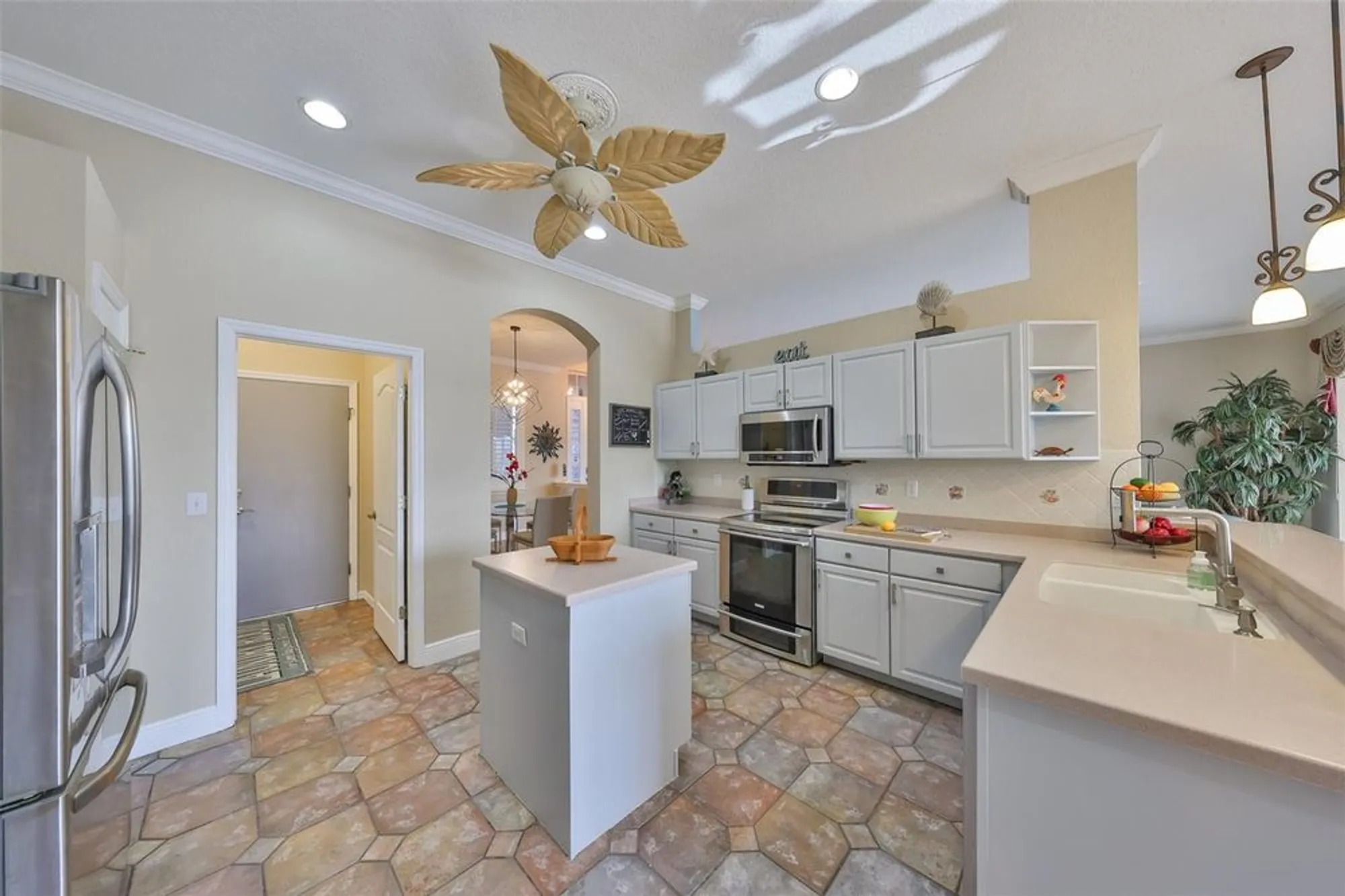 Property Slideshow image 18 of 51 | 1123 signature dr, Sun City Center, FL, 33573
