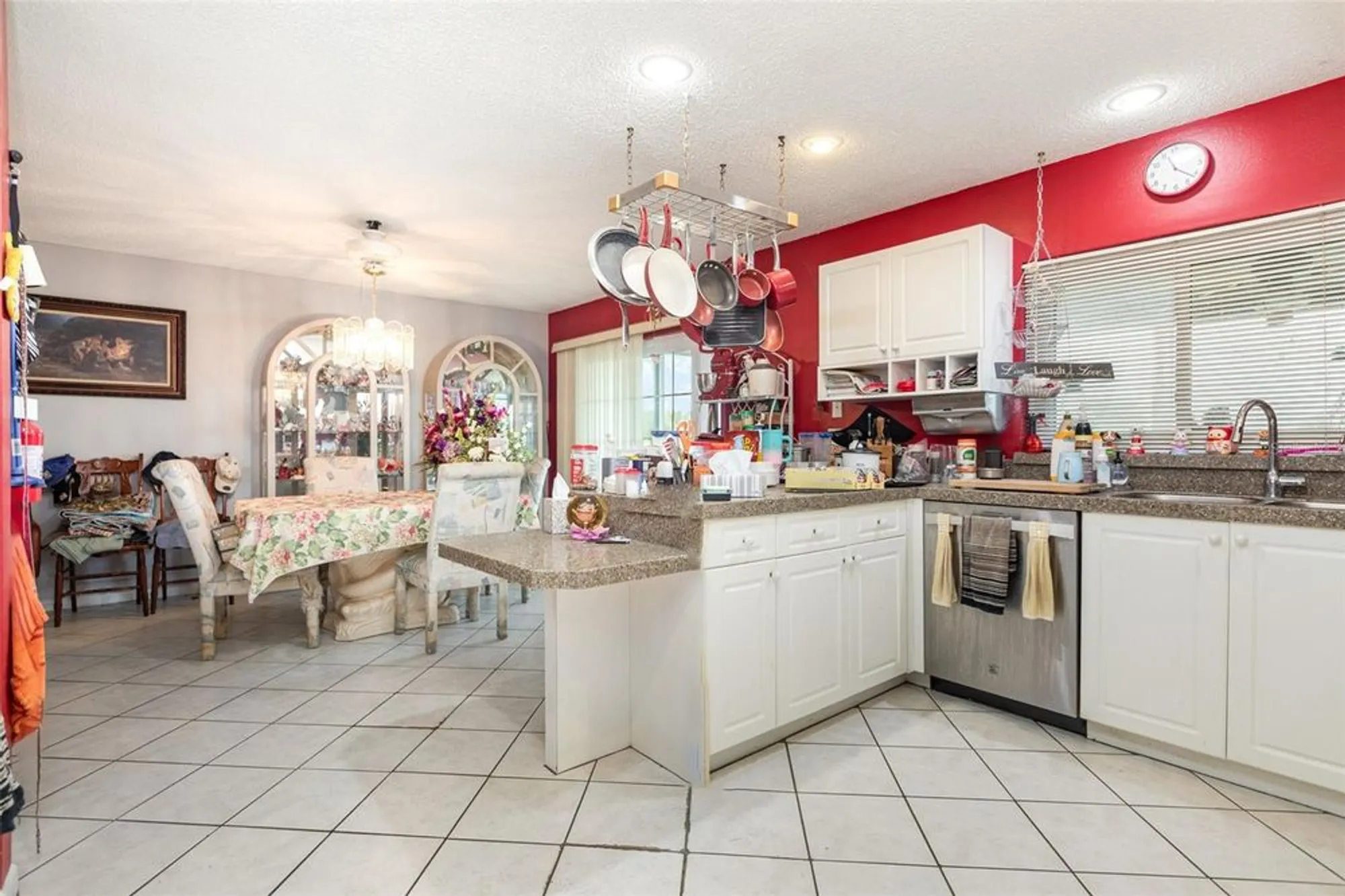 Property Slideshow image 15 of 48 | 305 cranston pl, Sun City Center, FL, 33573