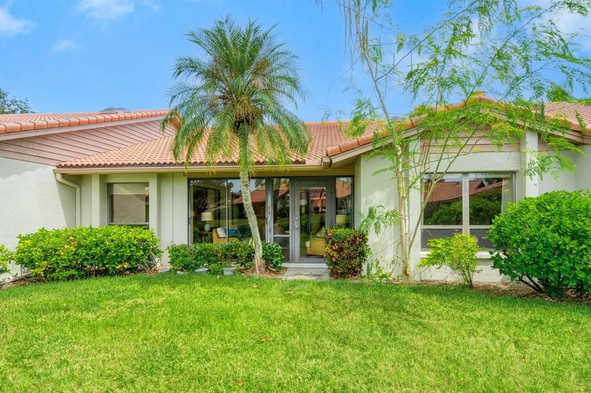 Property Slideshow image 38 of 49 | 4033 wilshire cir 139, Sarasota, FL, 34238