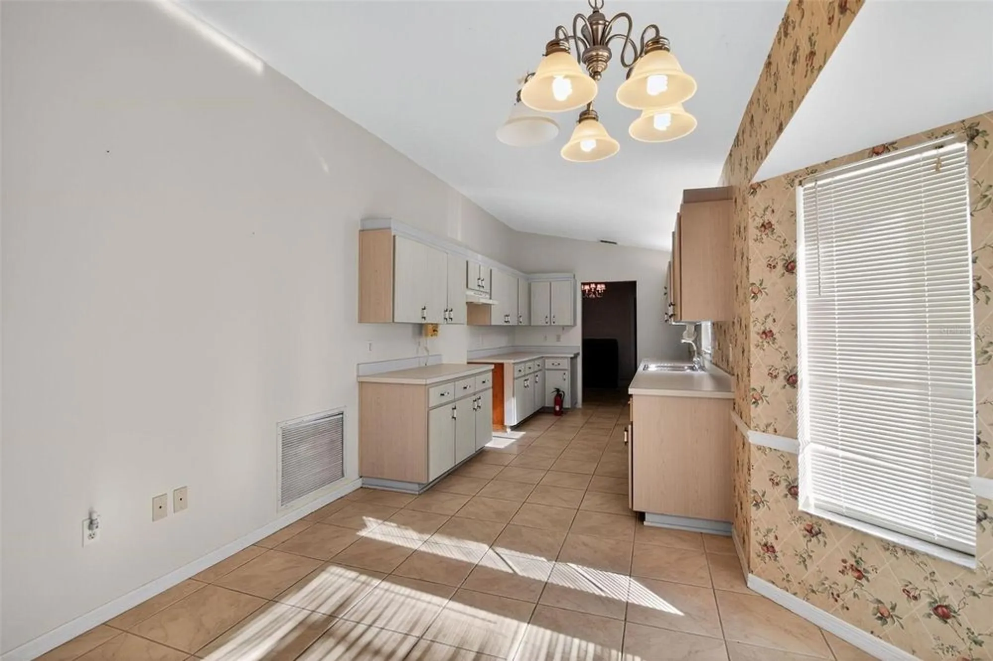 Property Slideshow image 16 of 27 | 13761 sw 115th cir, Dunnellon, FL, 34432