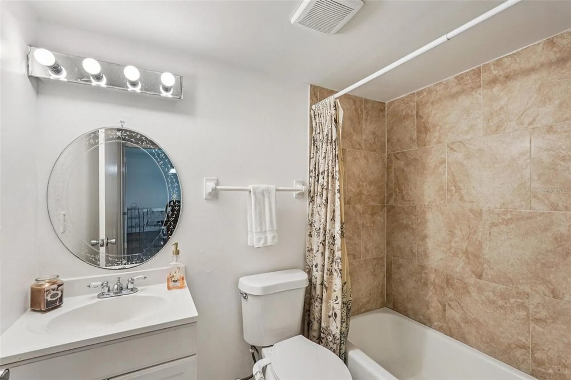 Property Slideshow image 16 of 27 | 3606 lake bayshore dr # k224, Bradenton, FL, 34205