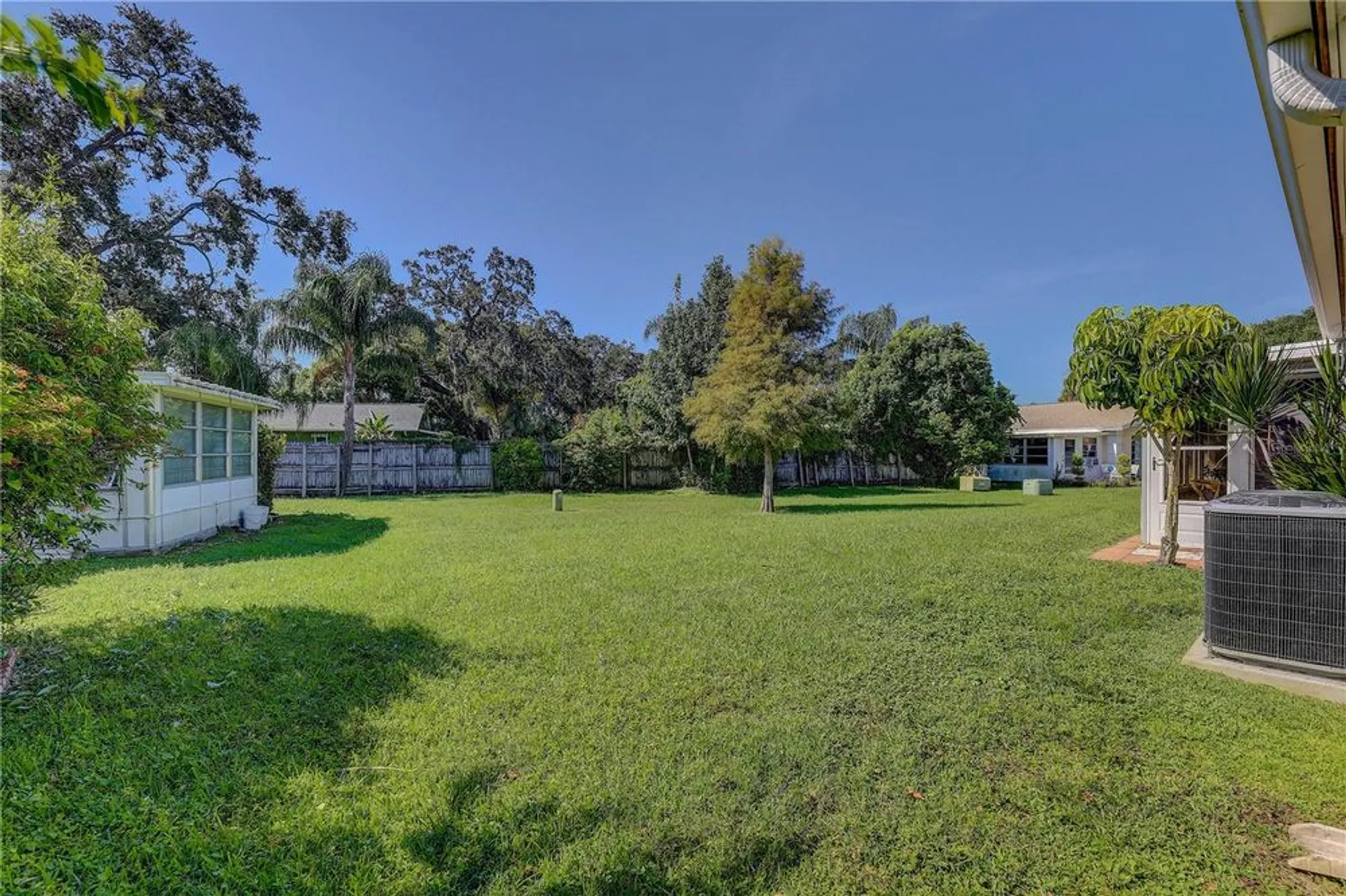 Property Slideshow image 20 of 28 | 864 lake haven rd, Dunedin, FL, 34698