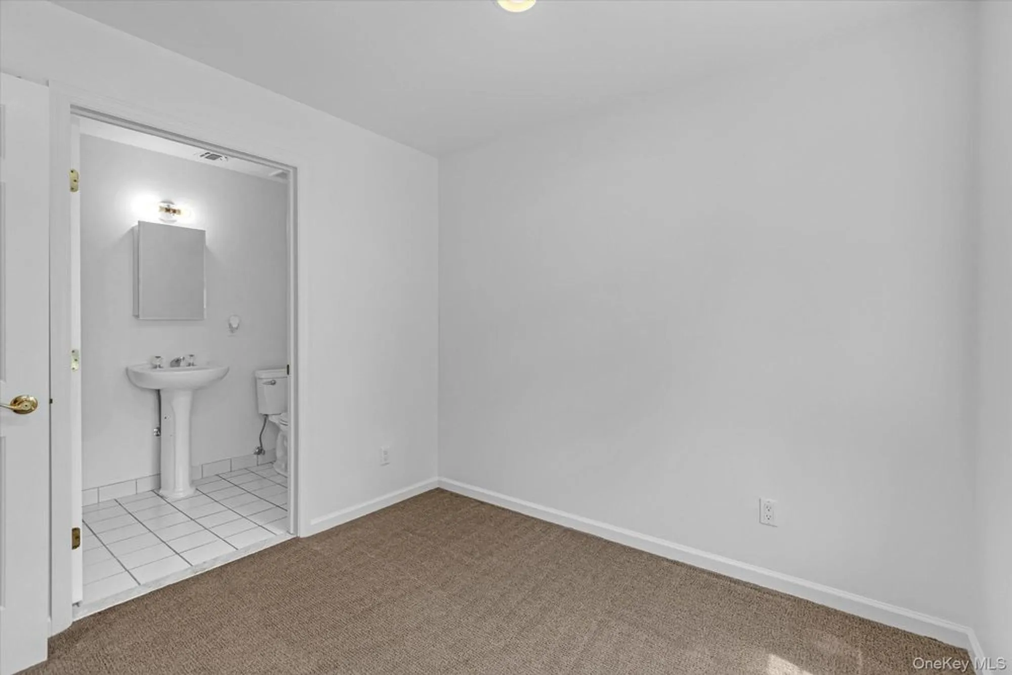 Property Slideshow image 12 of 26 | 911 altessa blvd, Melville, NY, 11747