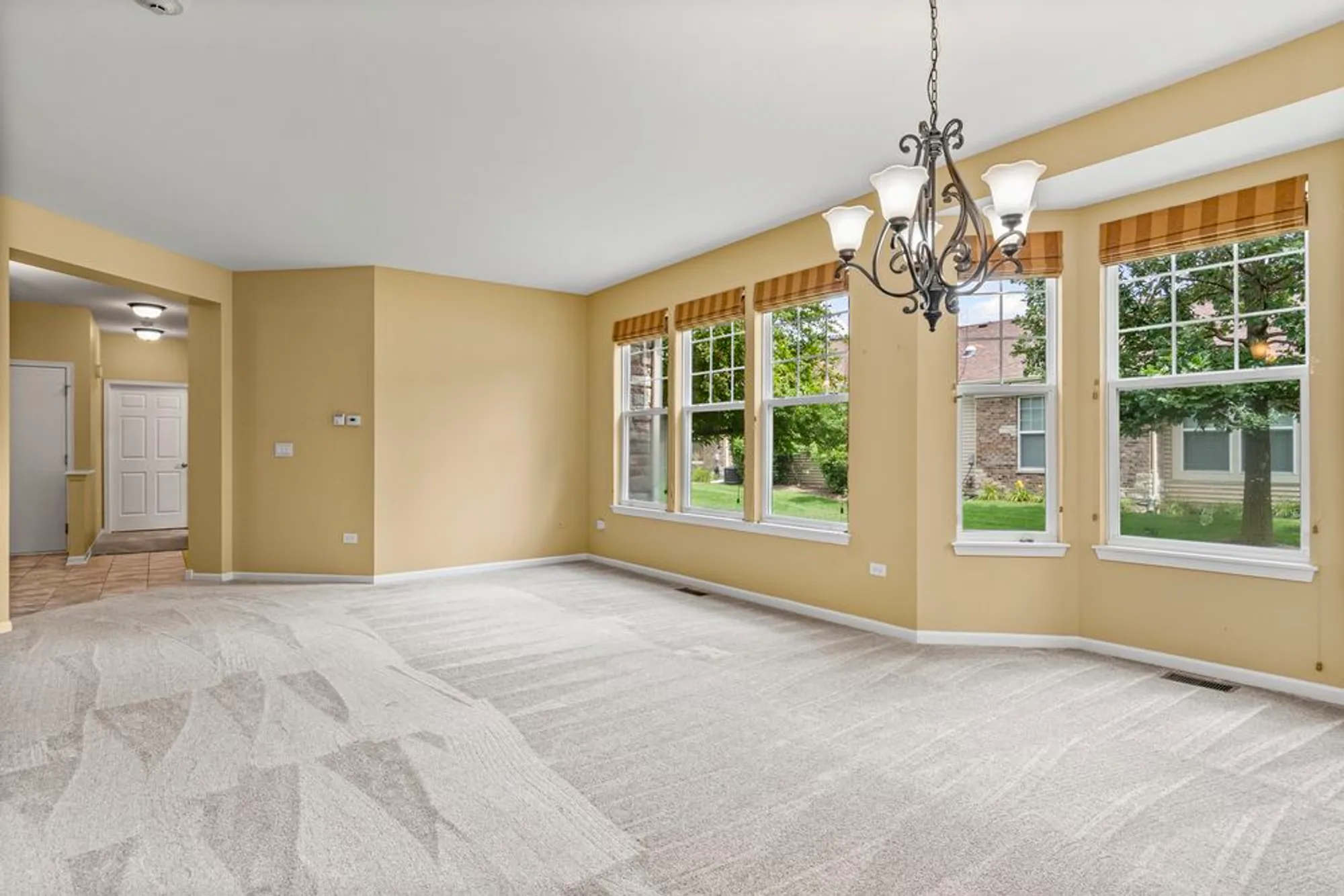 Property Slideshow image 11 of 44 | 2905 normandy cir, Naperville, IL, 60564