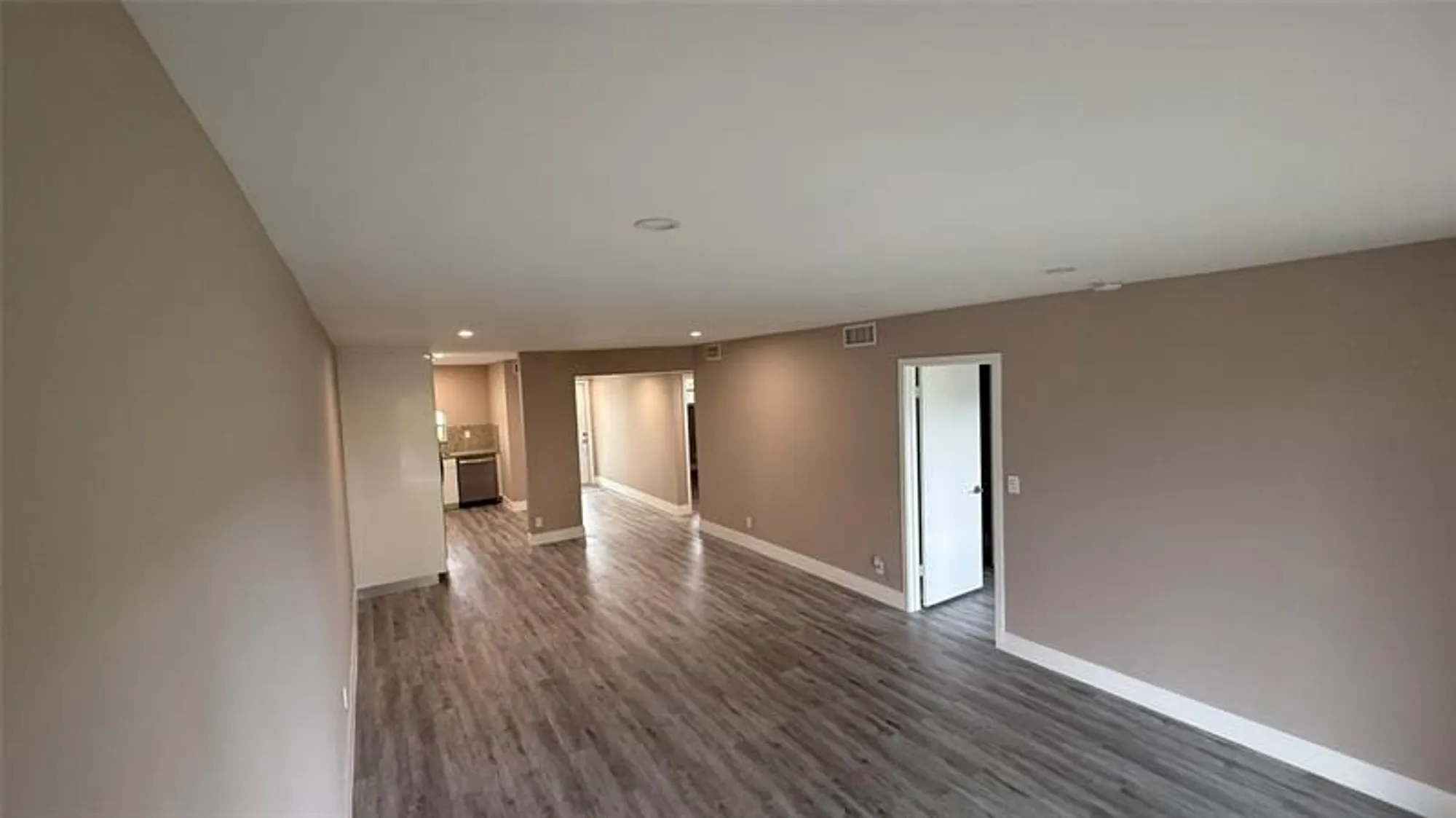 Property Slideshow image 11 of 53 | 8962 s hollybrook blvd 308, Pembroke Pines, FL, 33025