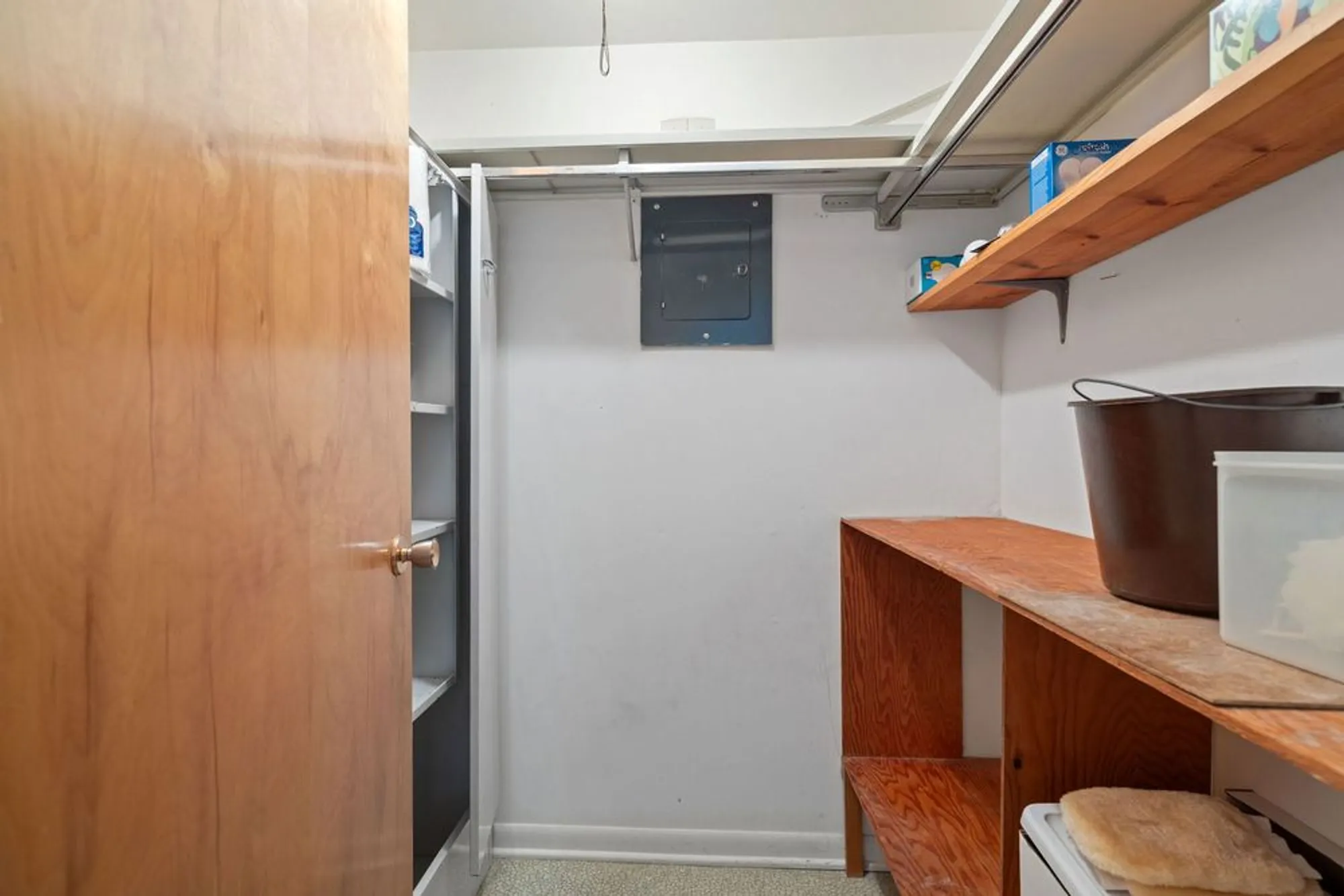 Property Slideshow image 11 of 29 | 5540 walnut ave 11b, Downers Grove, IL, 60515