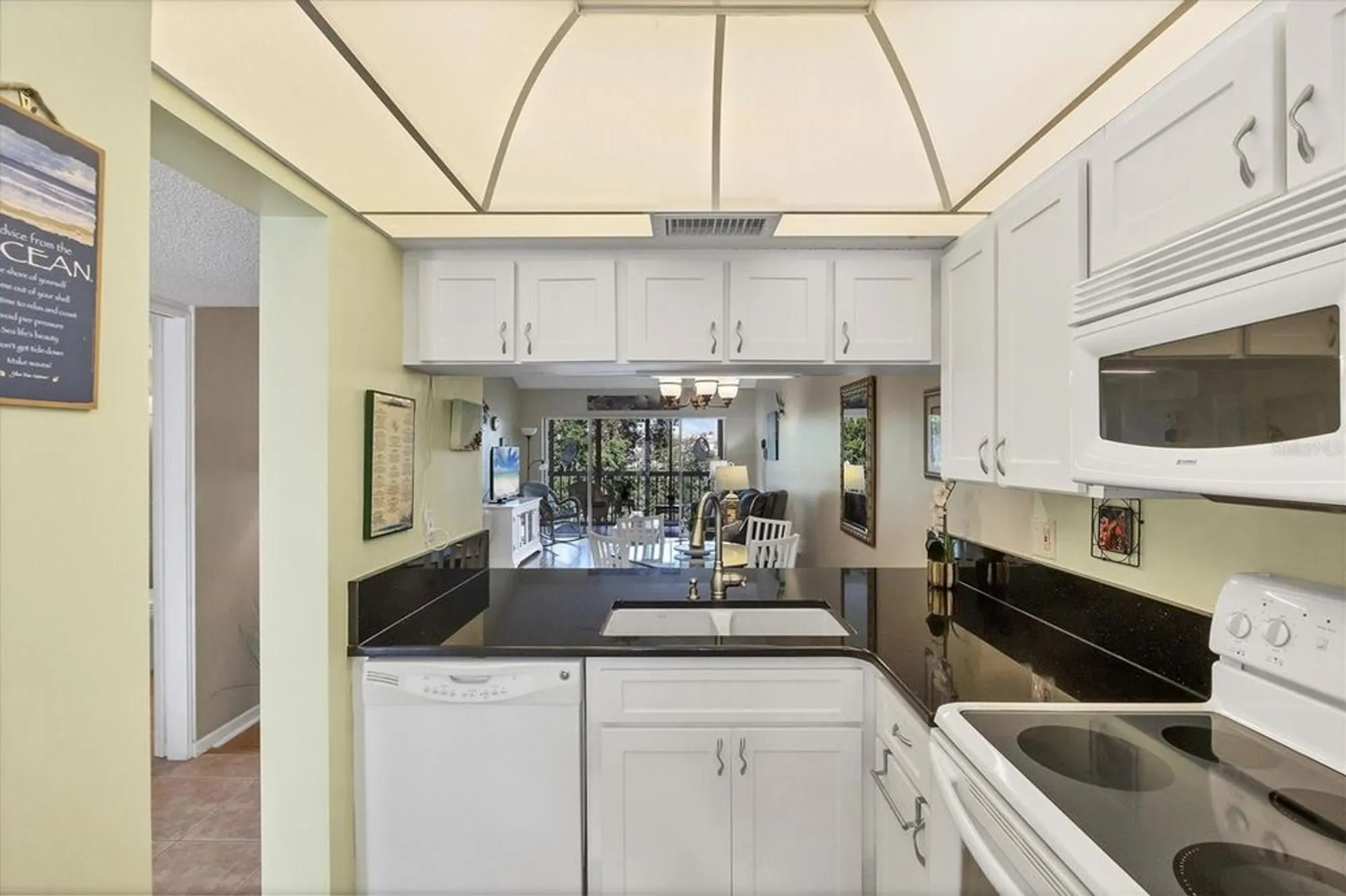 Property Slideshow image 11 of 49 | 404 cerromar cir 308, Venice, FL, 34293