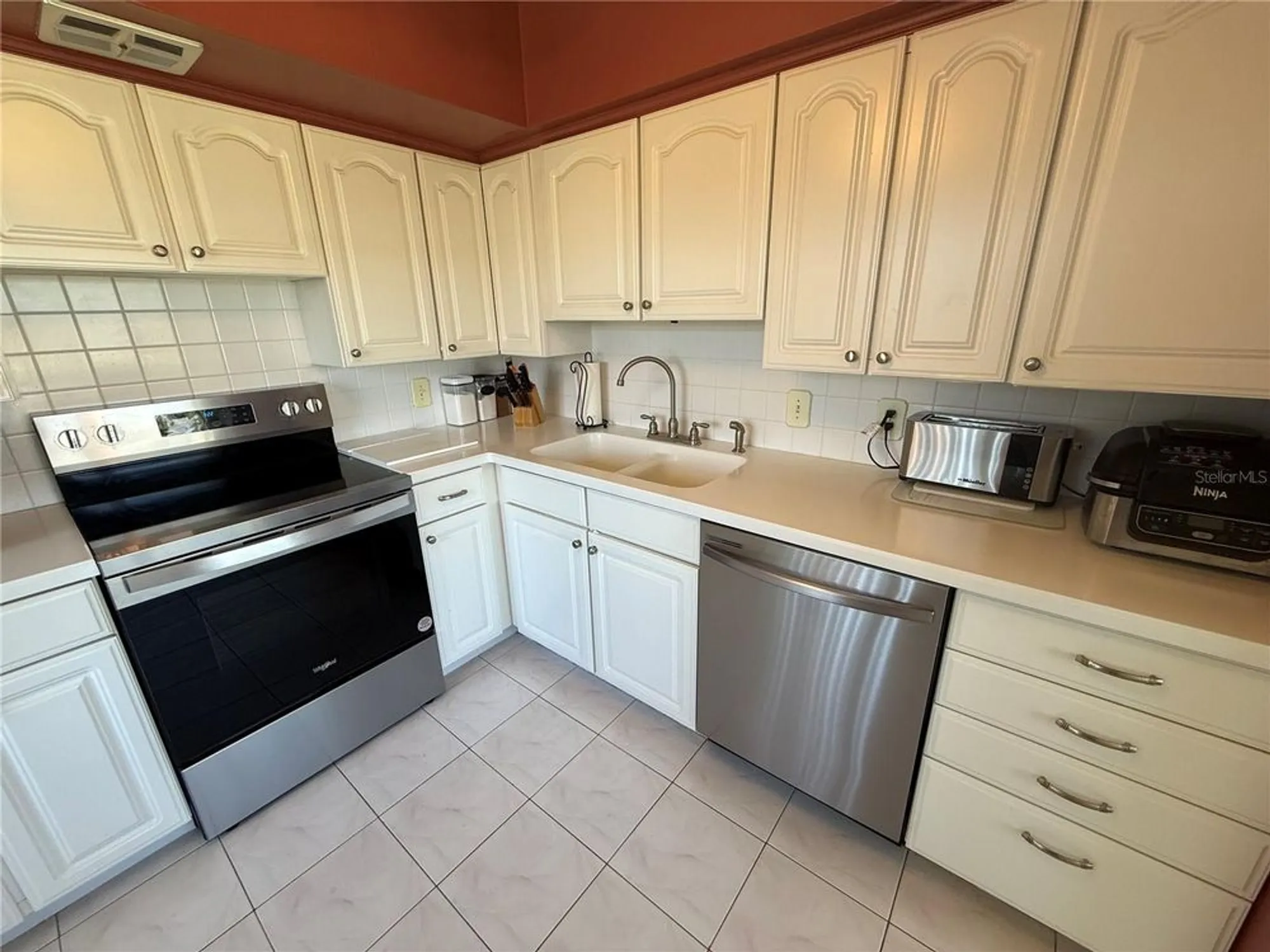Property Slideshow image 29 of 43 | 2428 columbia dr 72, Clearwater, FL, 33763