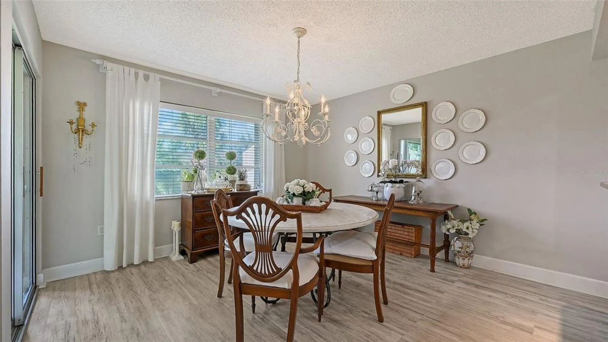 Property Slideshow image 8 of 30 | 2640 clubhouse dr 203, Sarasota, FL, 34232